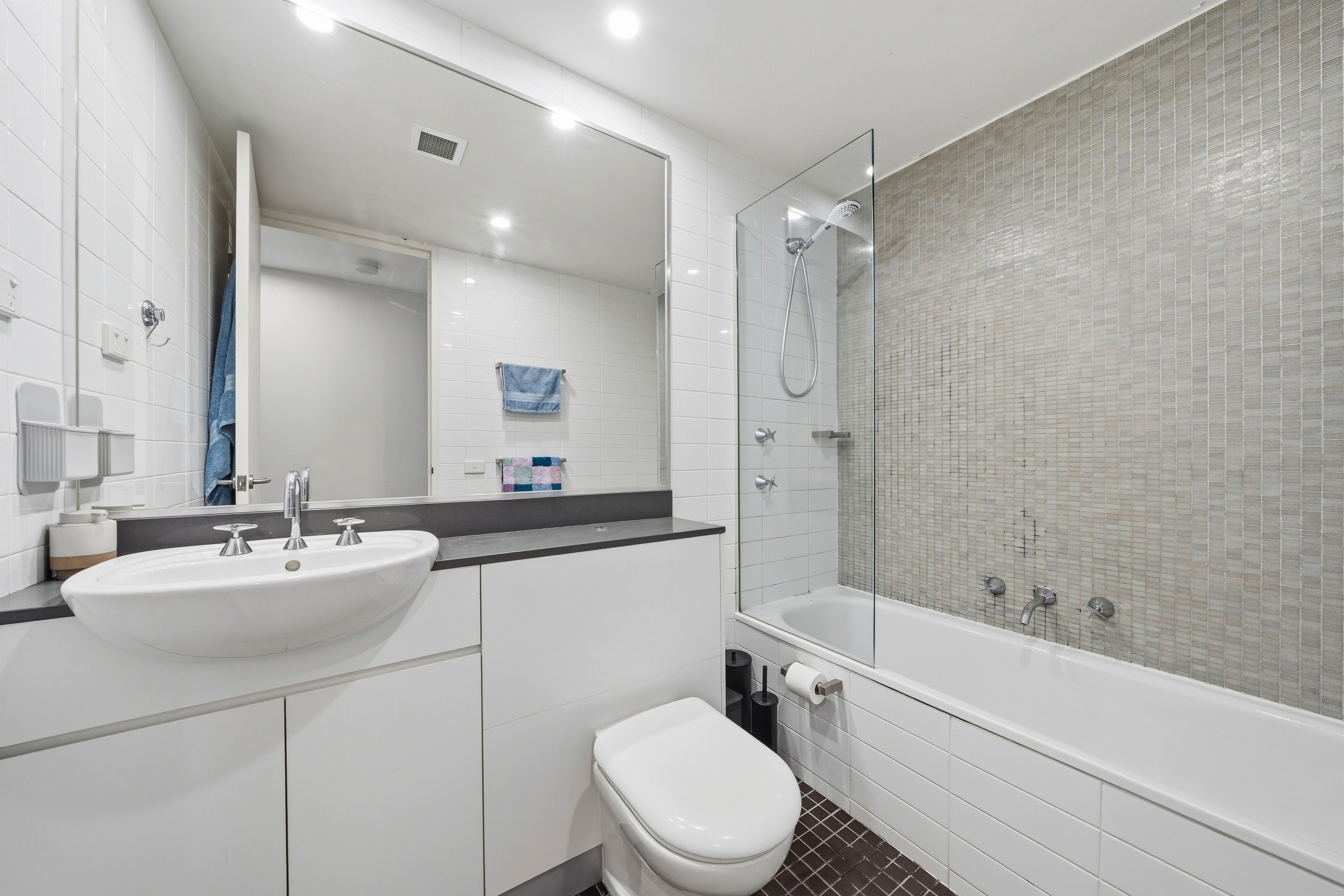 56/63 Giles Street — photo 13 of 17