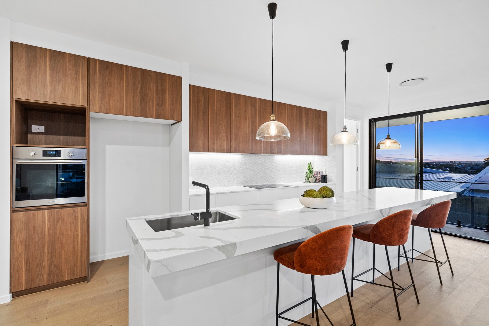 2/327 Cavendish Road, Coorparoo, QLD 4151