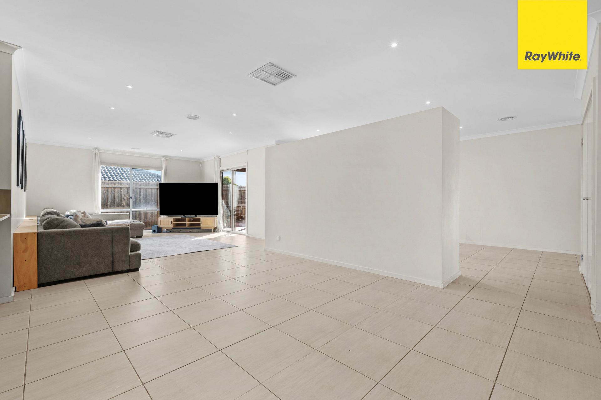 90 Dalray Crescent — photo 12 of 27