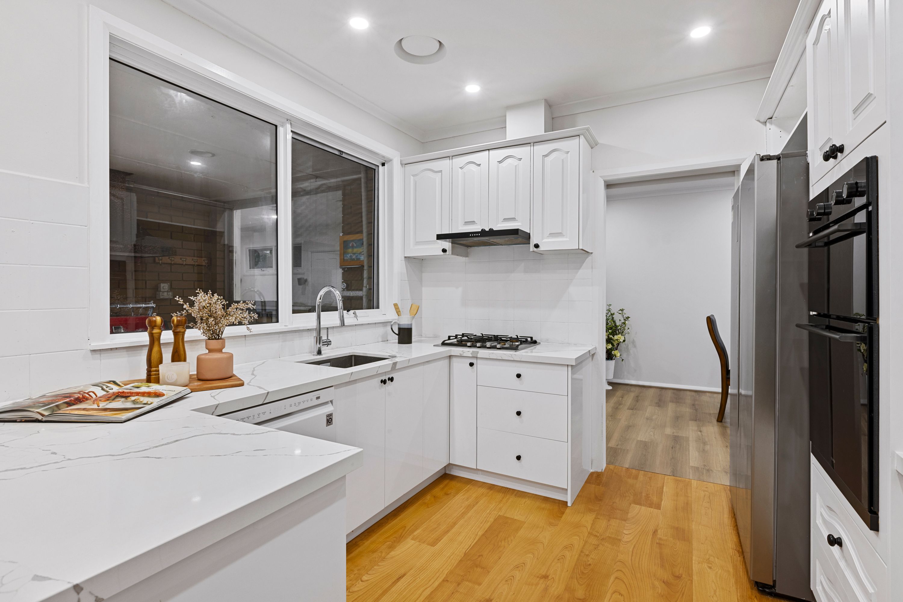 98 Hinkler Road East — photo 6 of 12