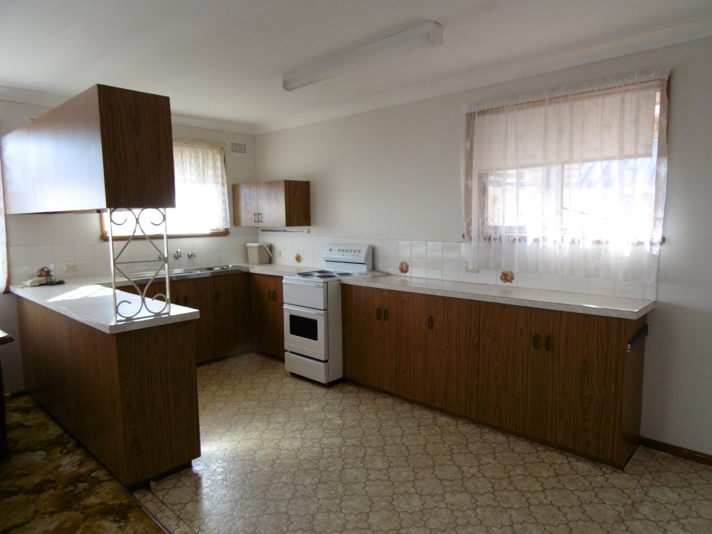 4 Downes Crescent, Parkes, NSW 2870
