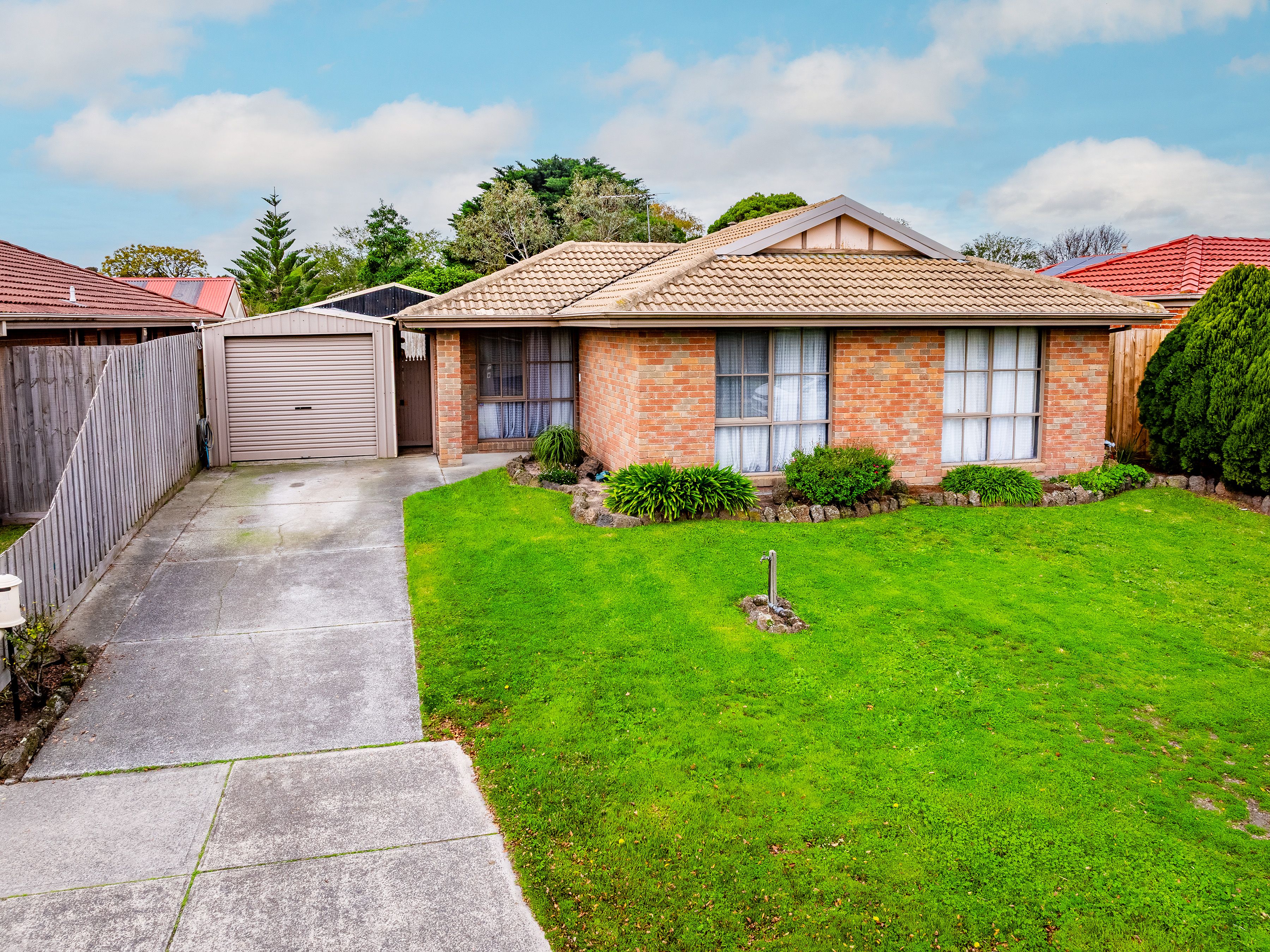 27 Samantha Crescent, Cranbourne North, VIC 3977