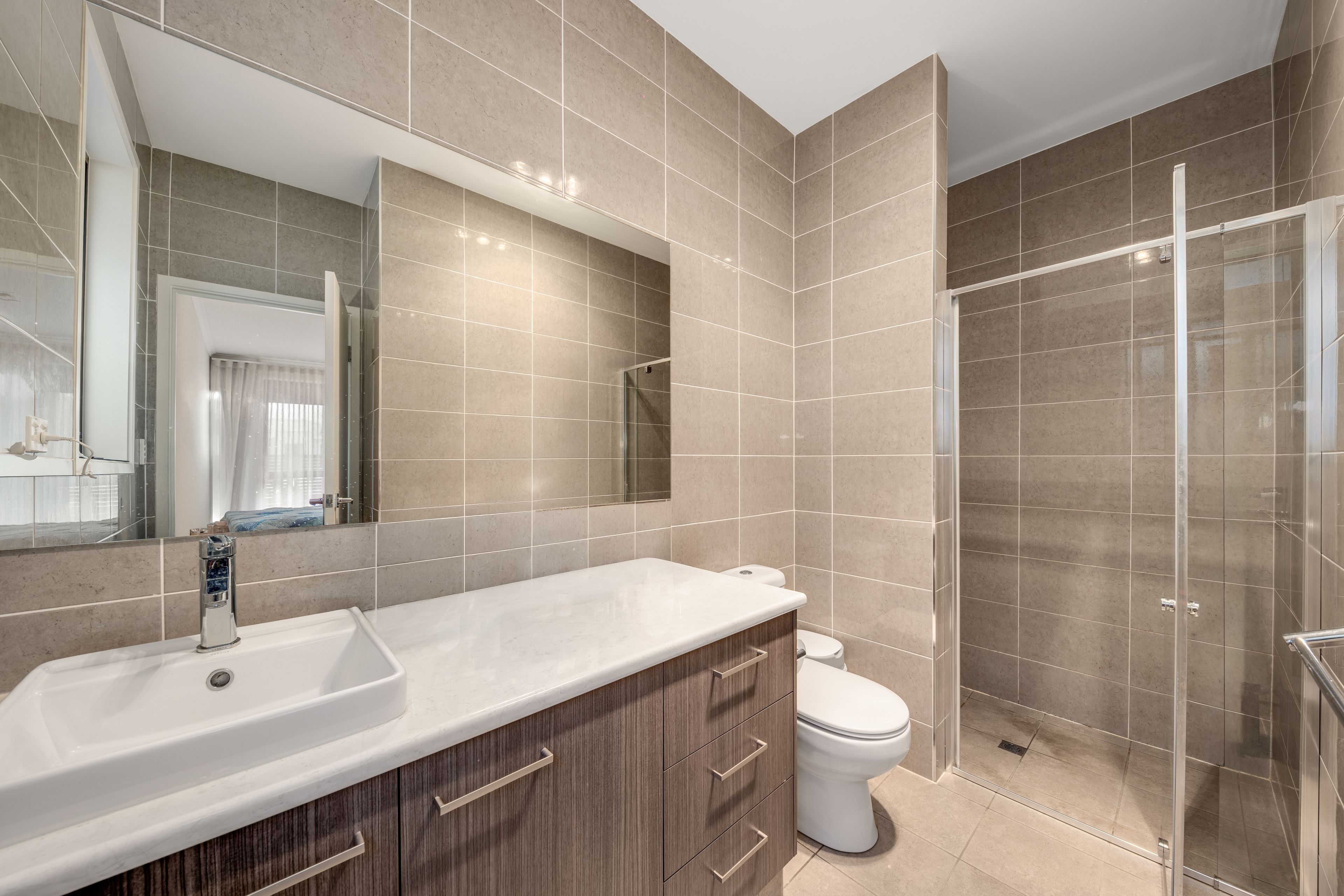 Sleek Modern Luxury — photo 14 of 23