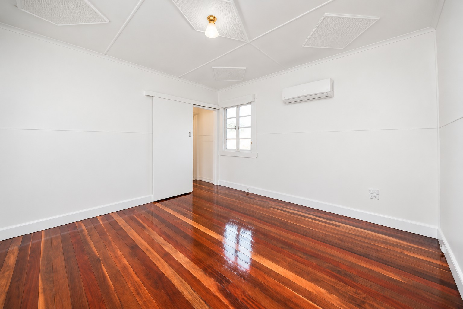 385 Broadwater Road, Mansfield, QLD 4122