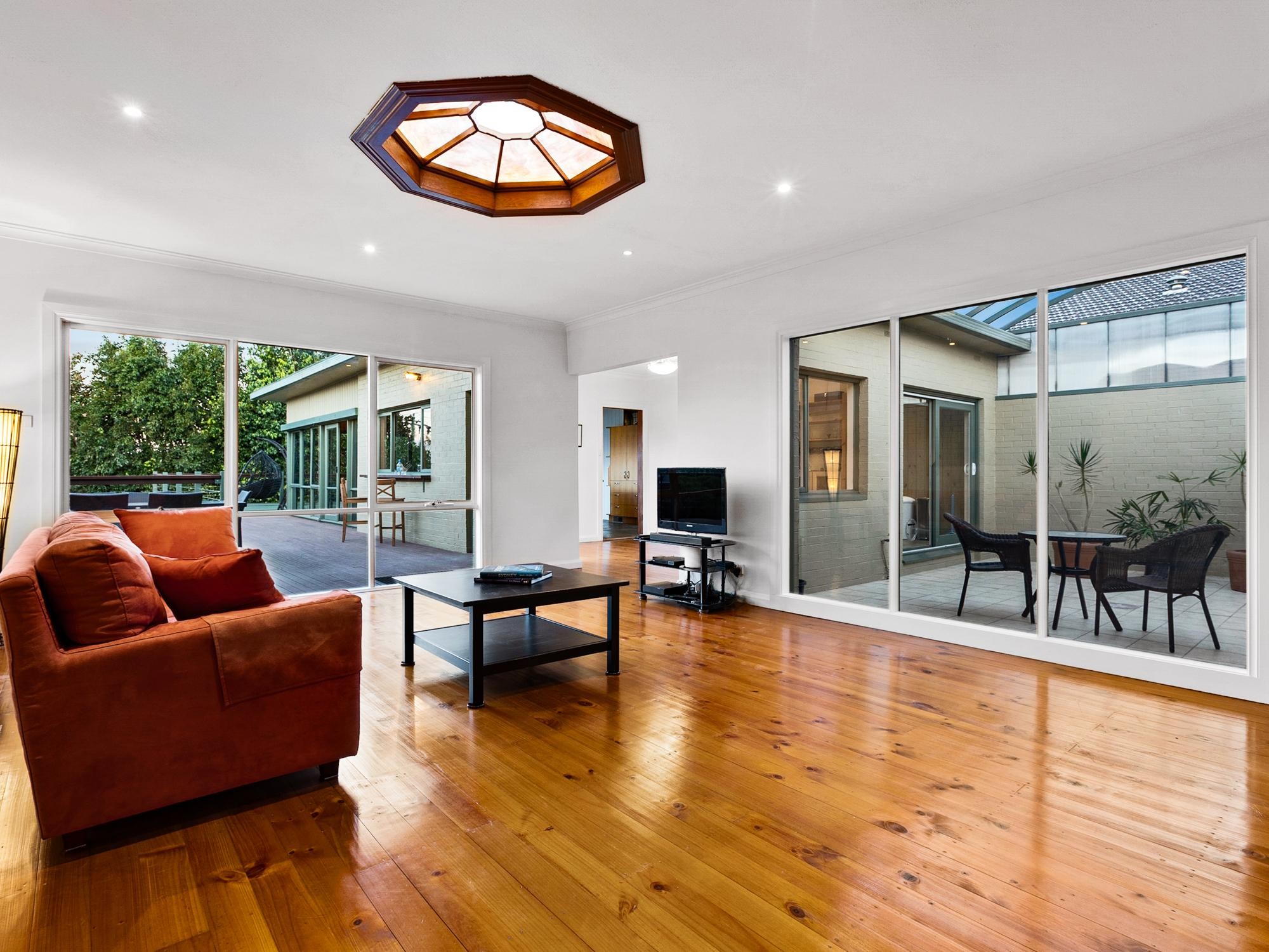 320 Gallaghers Road, Glen Waverley, VIC 3150