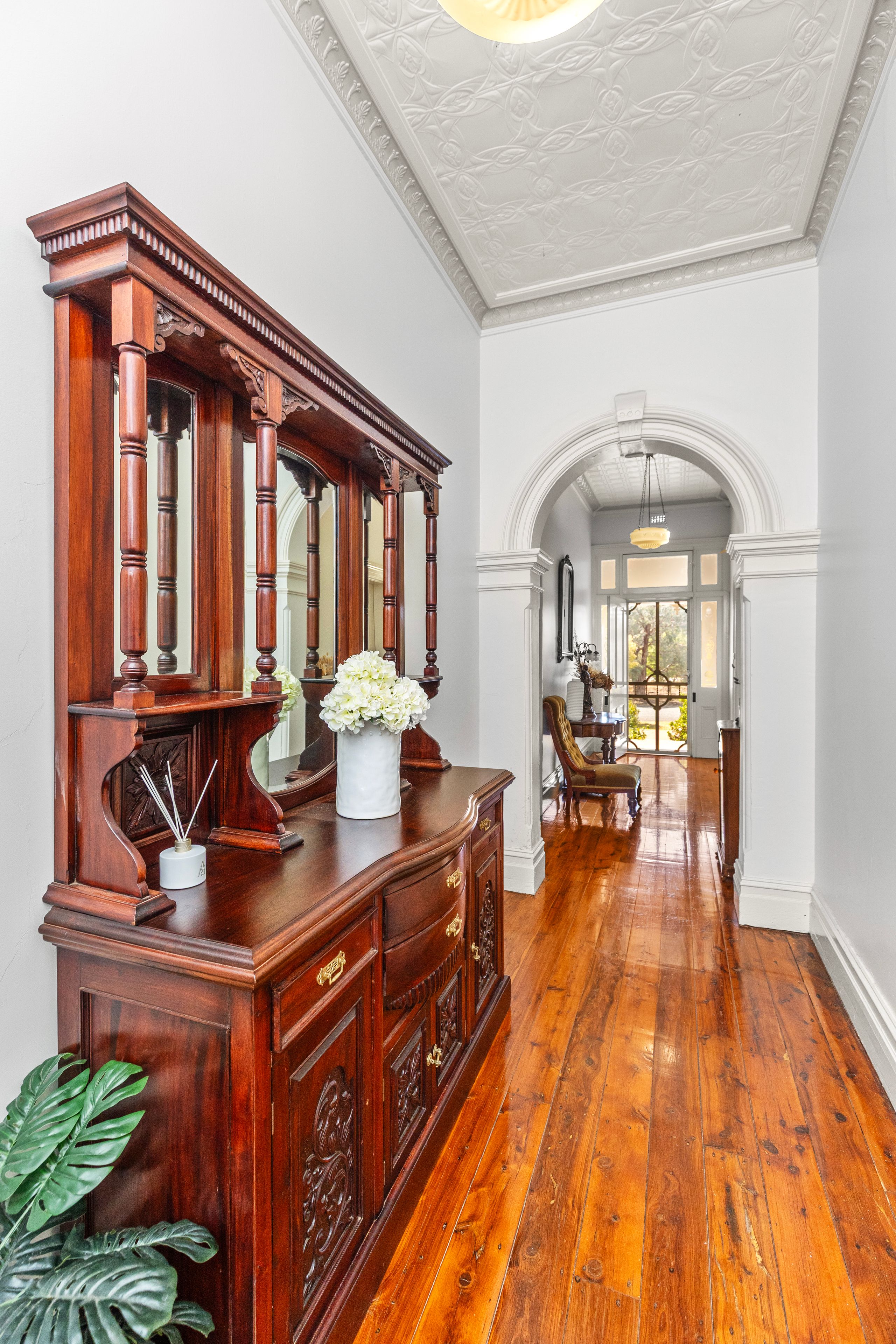 45 Railway Parade, Junee, NSW 2663