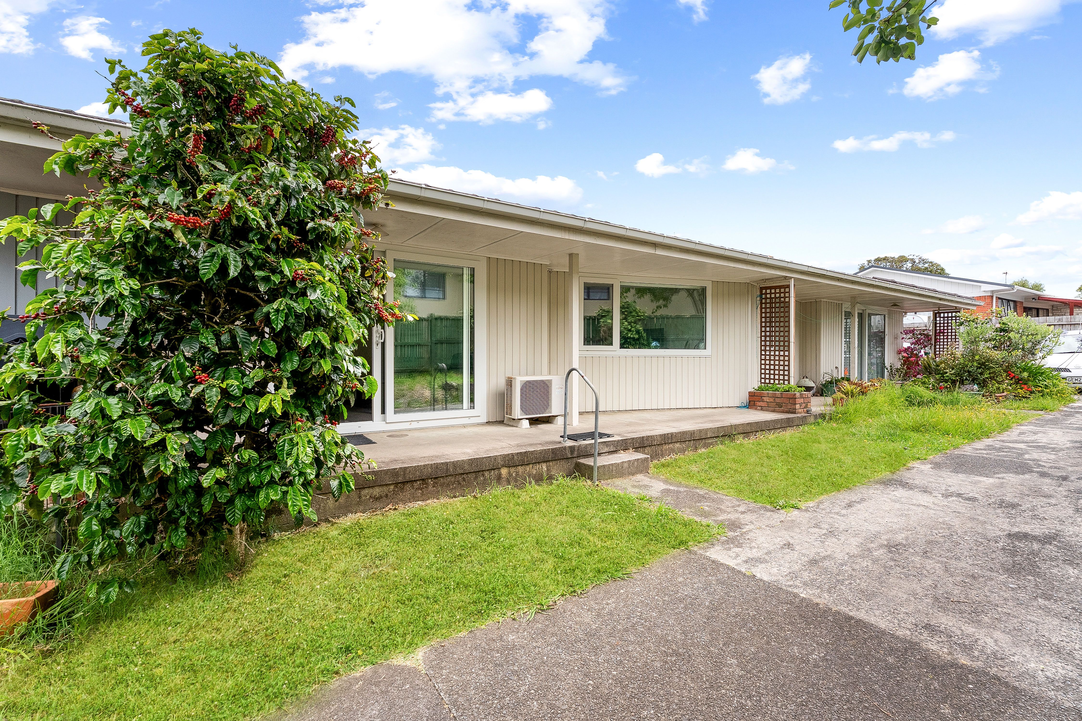 2/68A Ridge Road, Howick, Manukau City