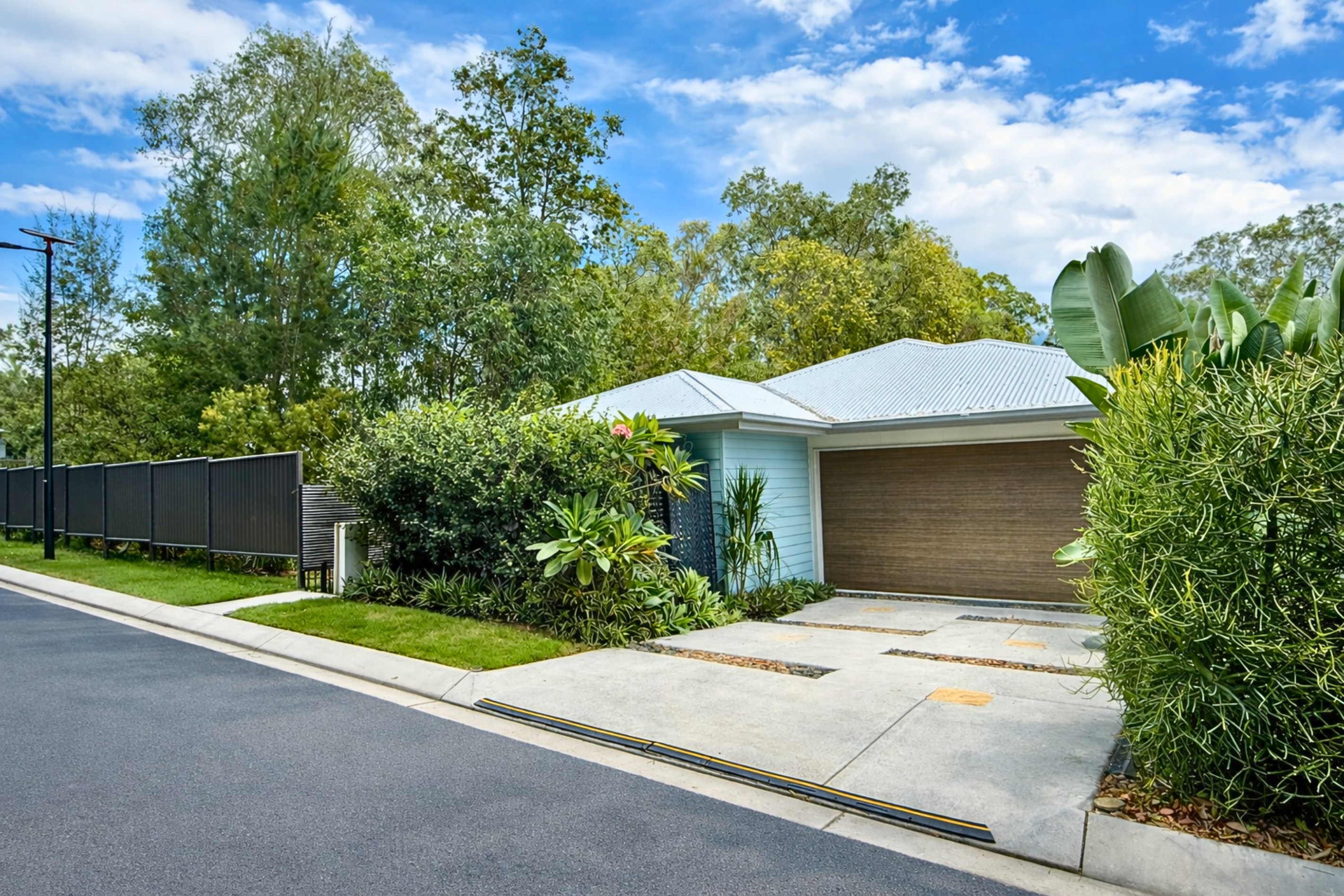 8 Lakes Edge Lane, Ellen Grove, QLD 4078