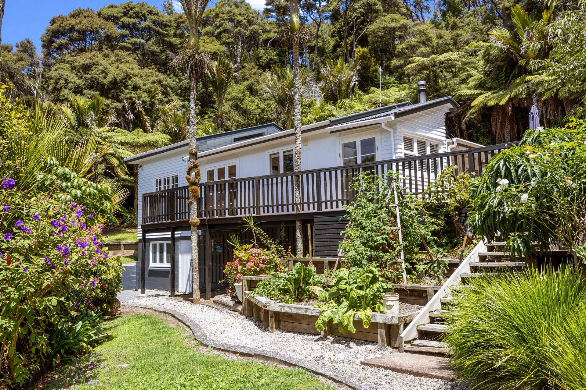 1003 Huia Road photo 4