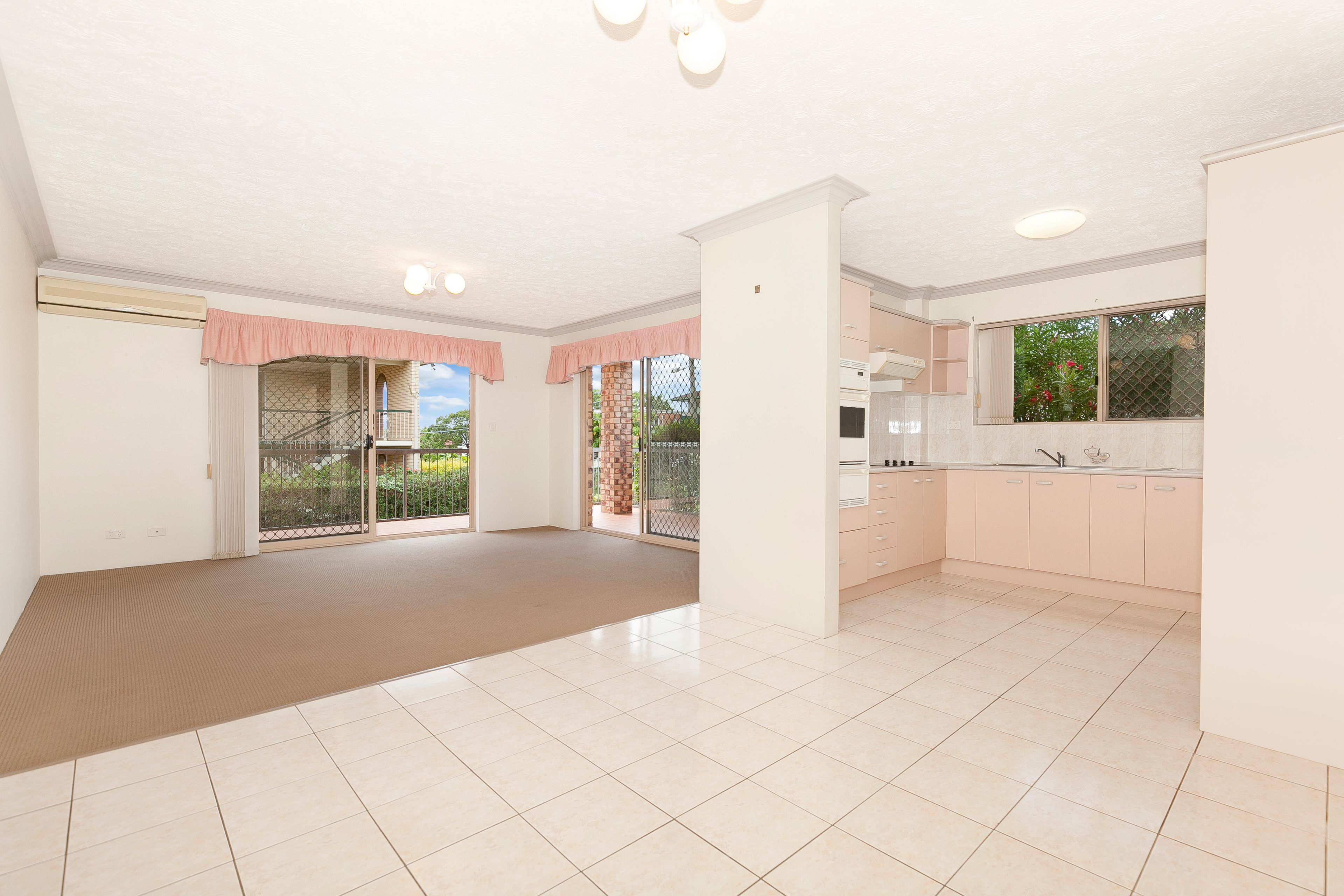 2/57 Nicklin Street, Coorparoo, QLD 4151