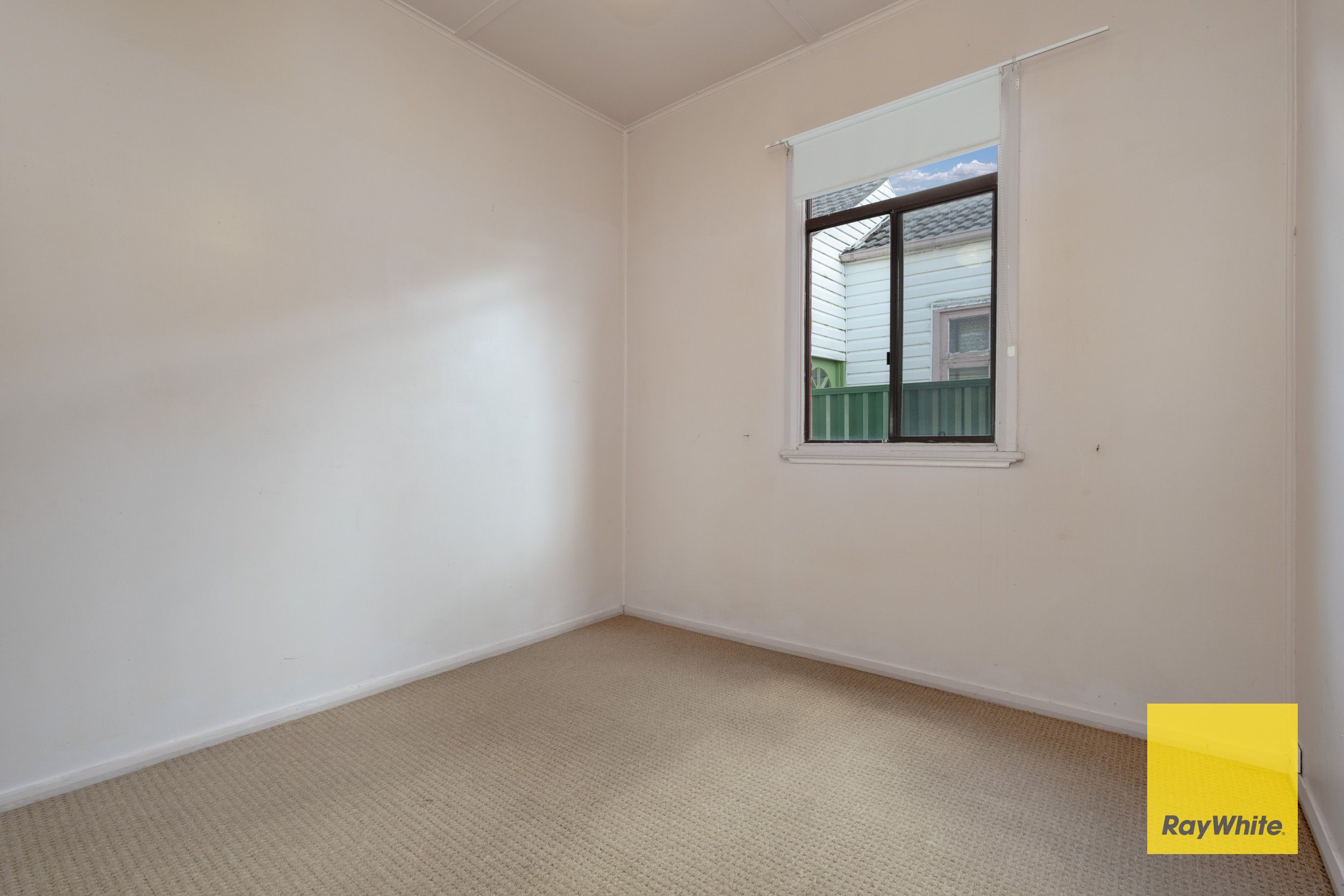 90 Laurence Street — photo 5 of 17