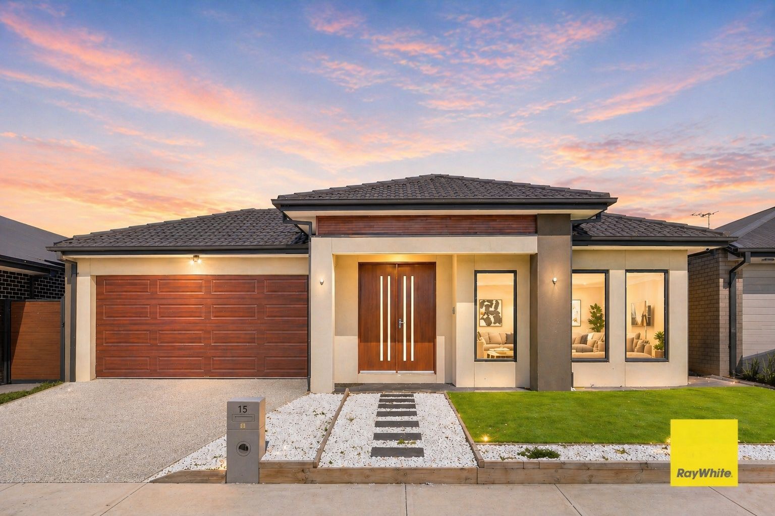 15 Farmingdale Street, MANOR LAKES VIC 3024