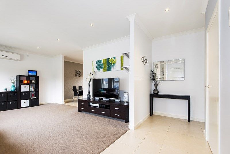 2 Carinya Crescent, South Morang, VIC 3752