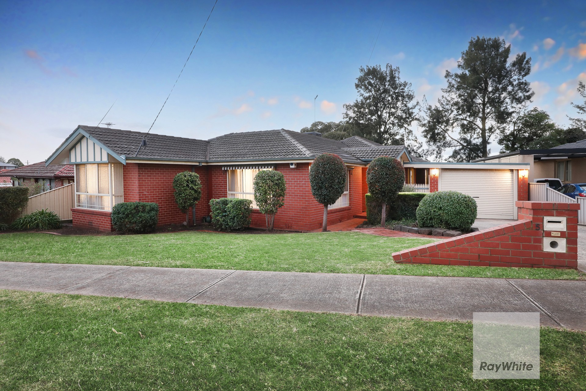 5 Castleton Court, Gladstone Park, VIC 3043
