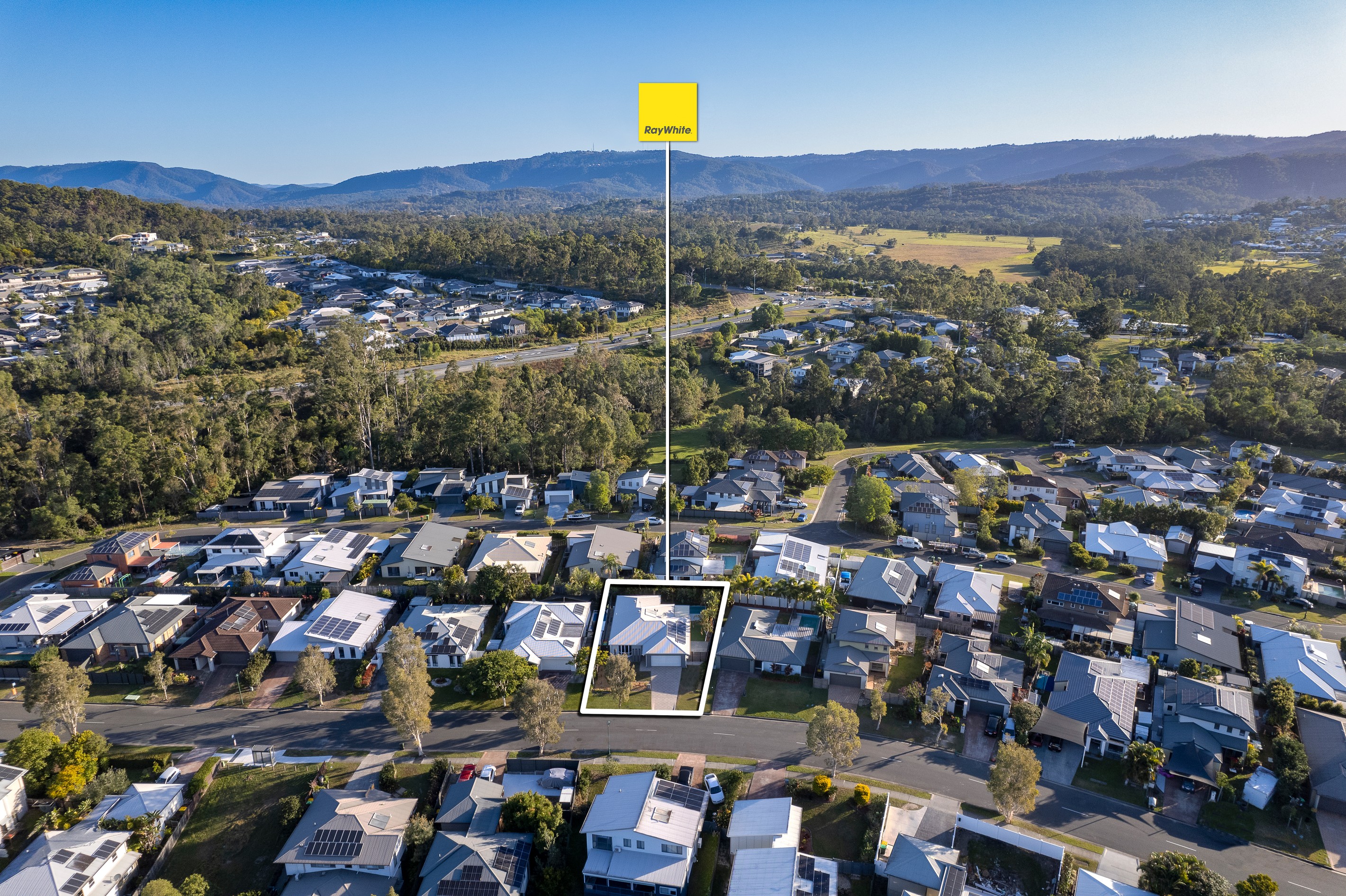 35 Cobb & Co Drive, Oxenford, QLD 4210