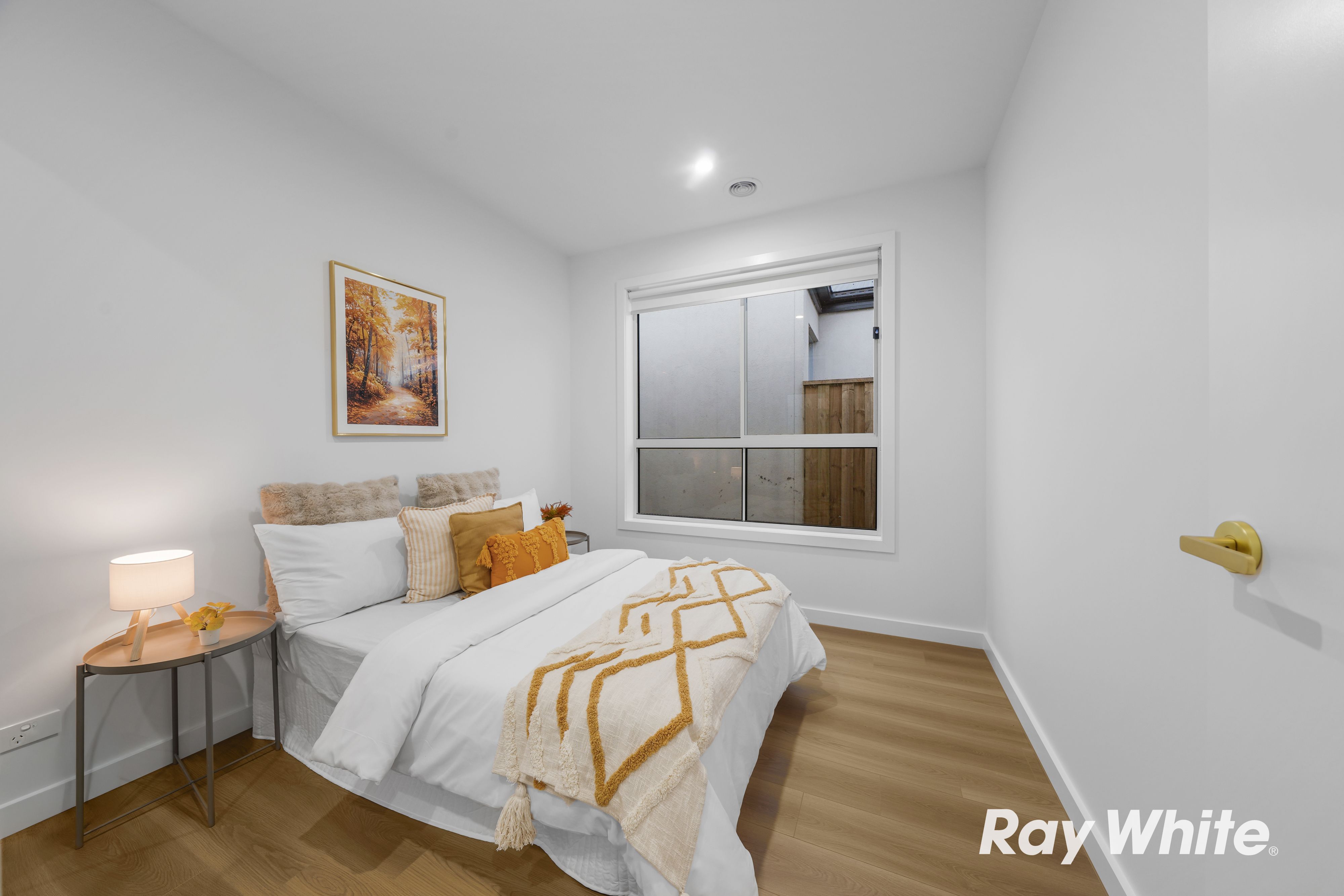 35 Wicklow Crescent — photo 5 of 11