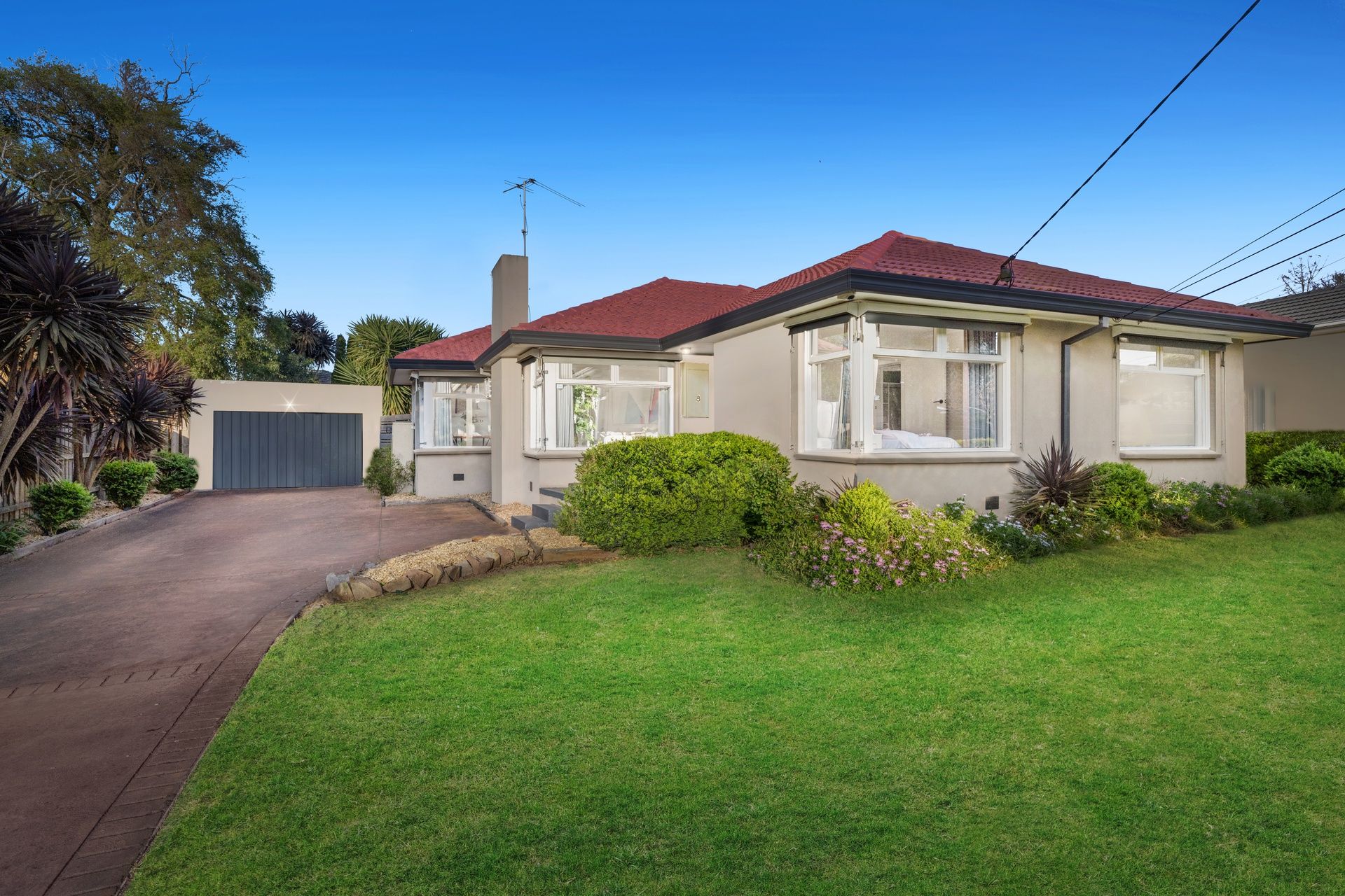 8 Emden Crescent, Mulgrave VIC 3170