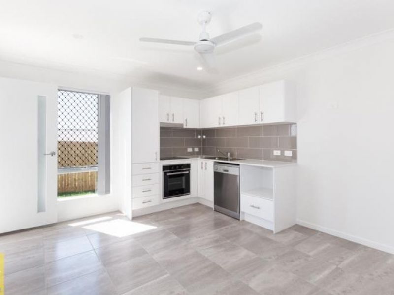2/17 Pemswood Close, Deebing Heights, QLD 4306