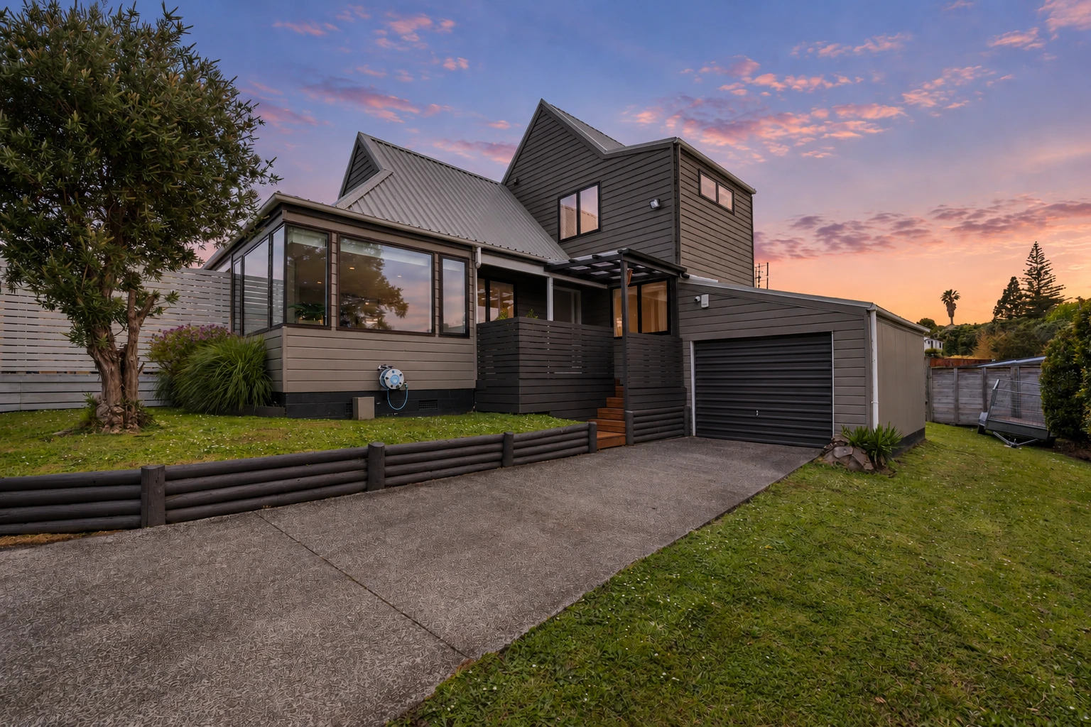 2/214 Moore Street, Howick, Manukau City