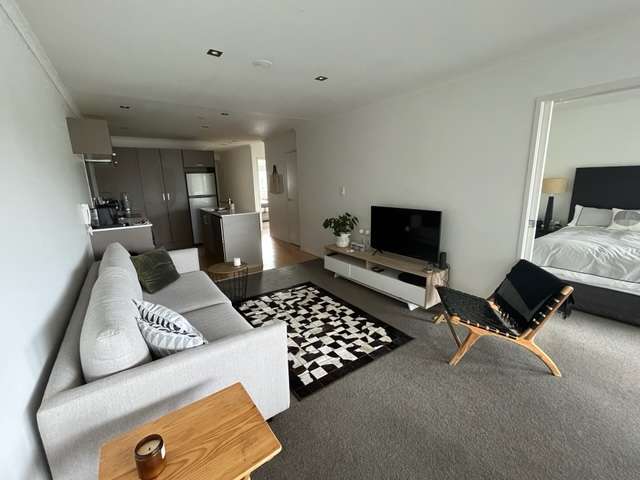 210/277 Maunganui Road photo 2
