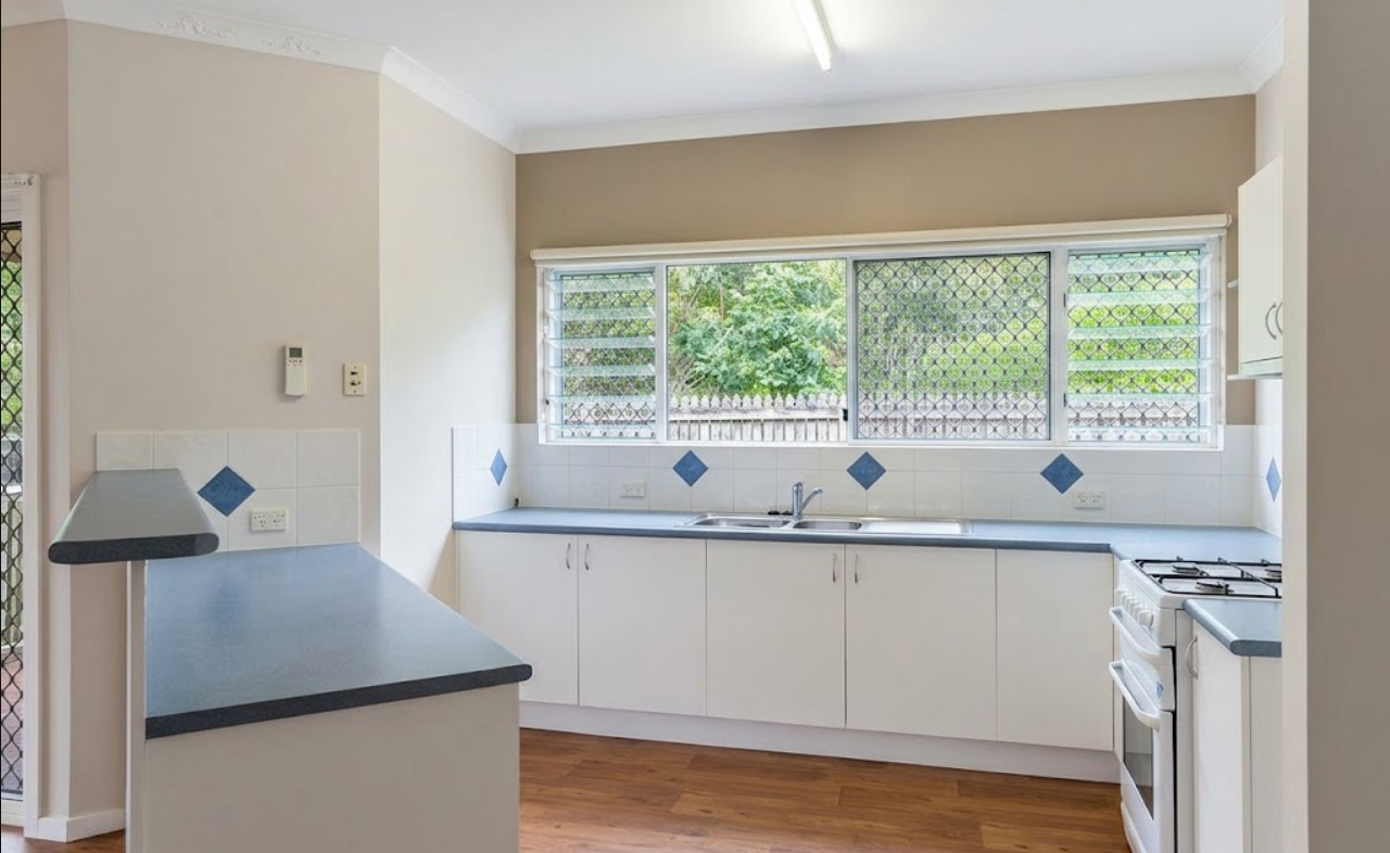 29 Sherwood Close — photo 4 of 12