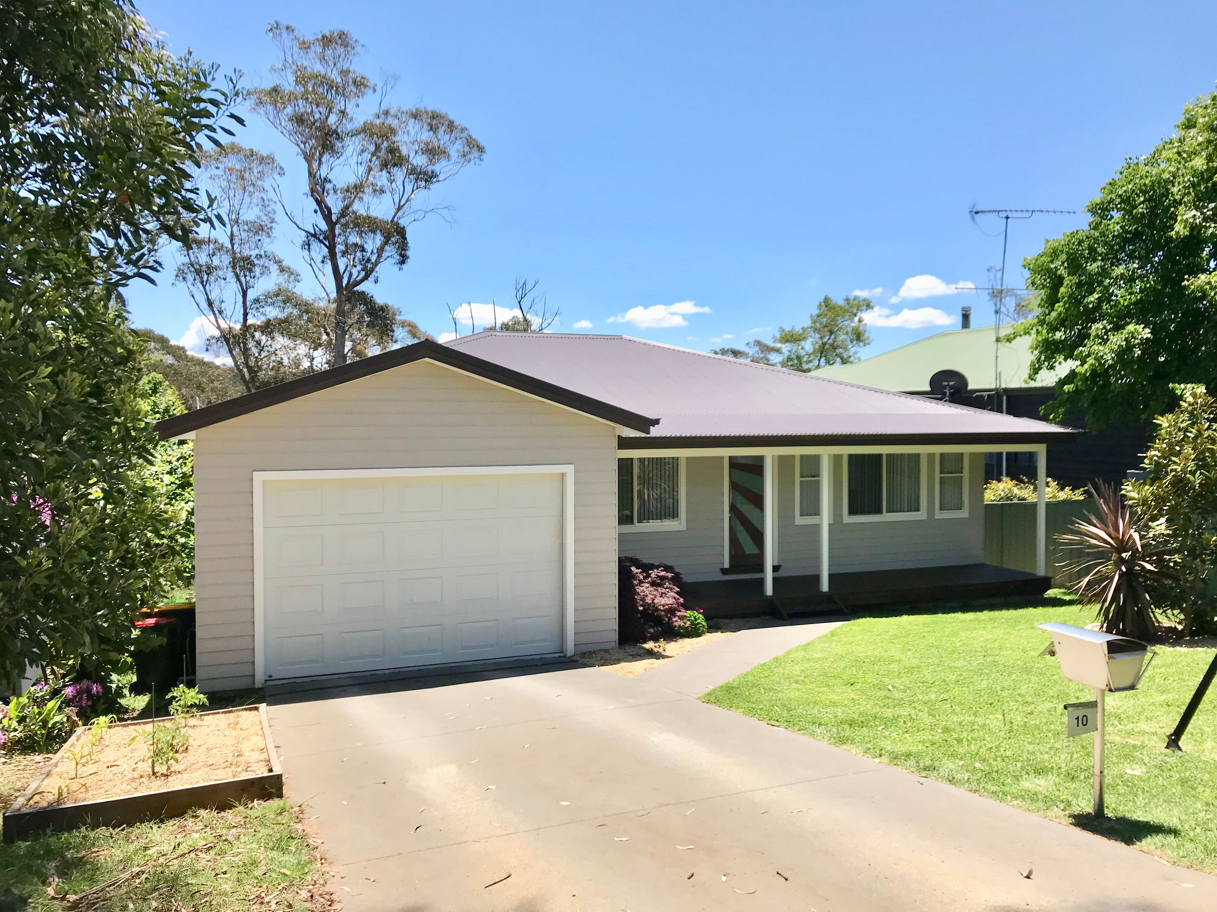 10 Hillier Avenue