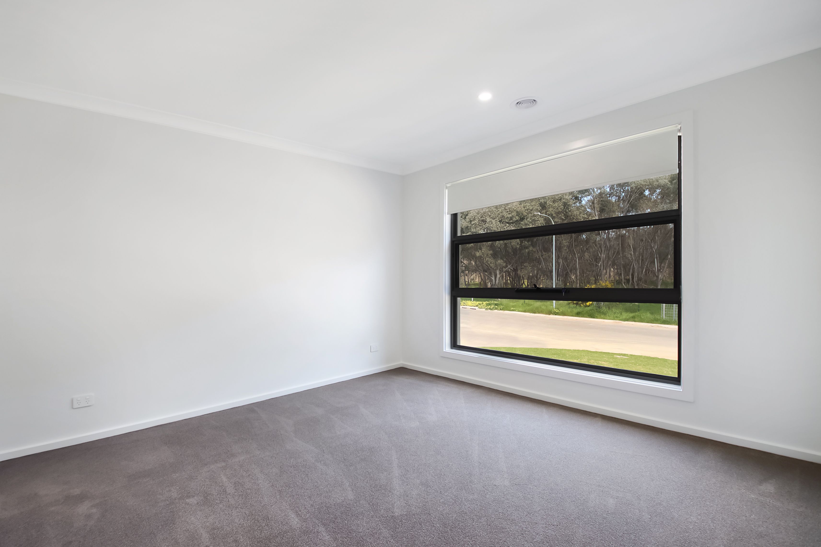 80 Millford Crescent — photo 4 of 9