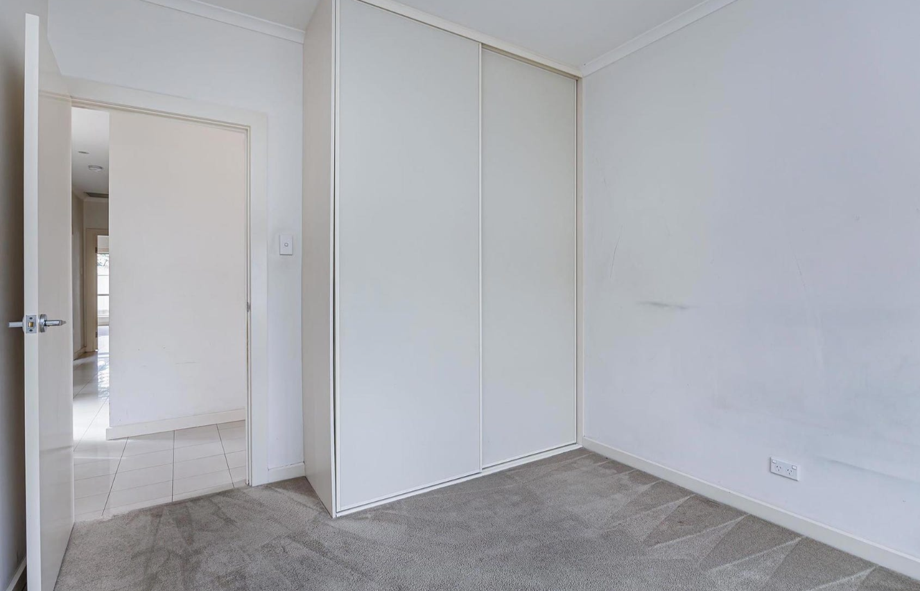 13A Dawn Avenue — photo 8 of 12