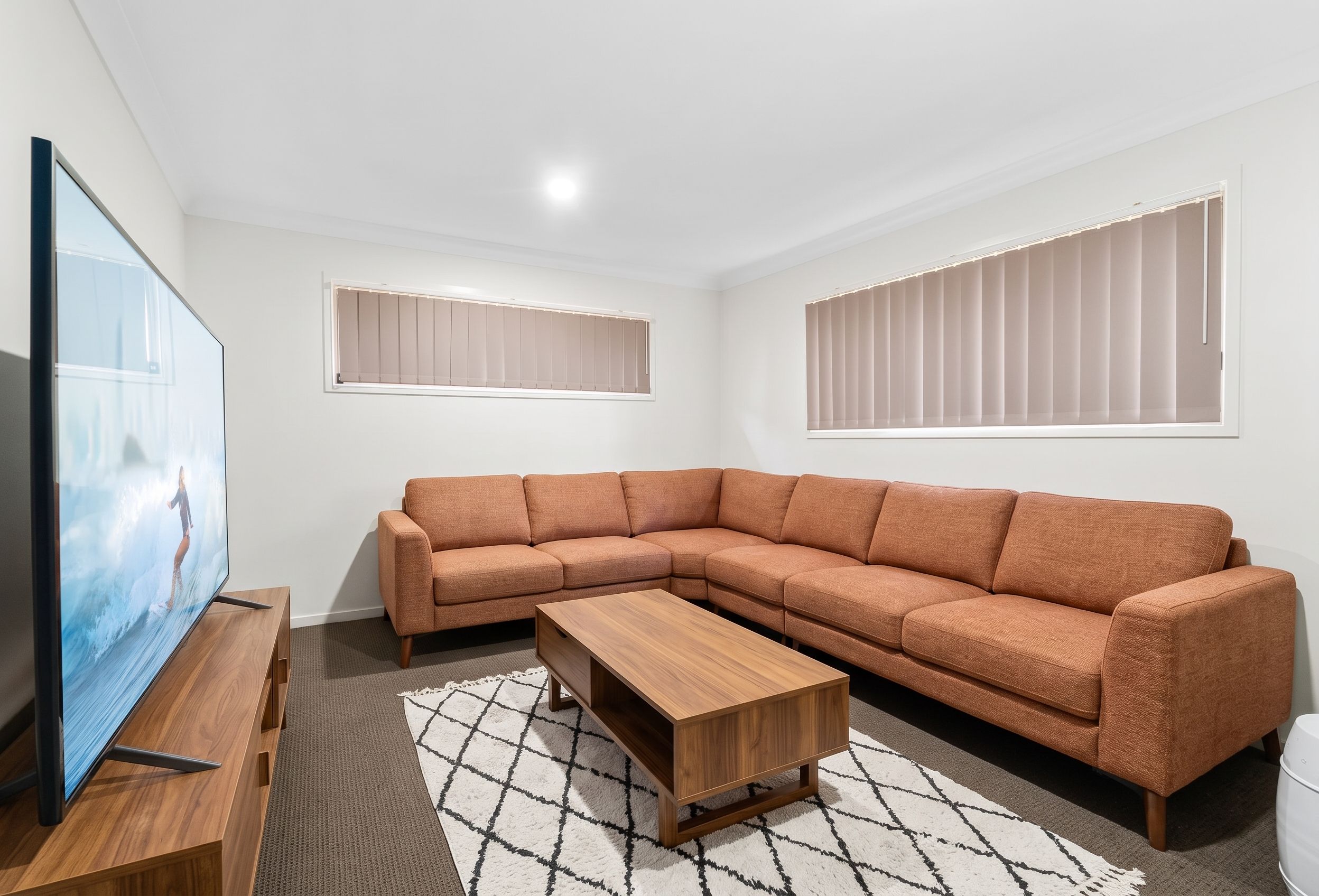 16 Hollyoak Crescent — photo 3 of 15