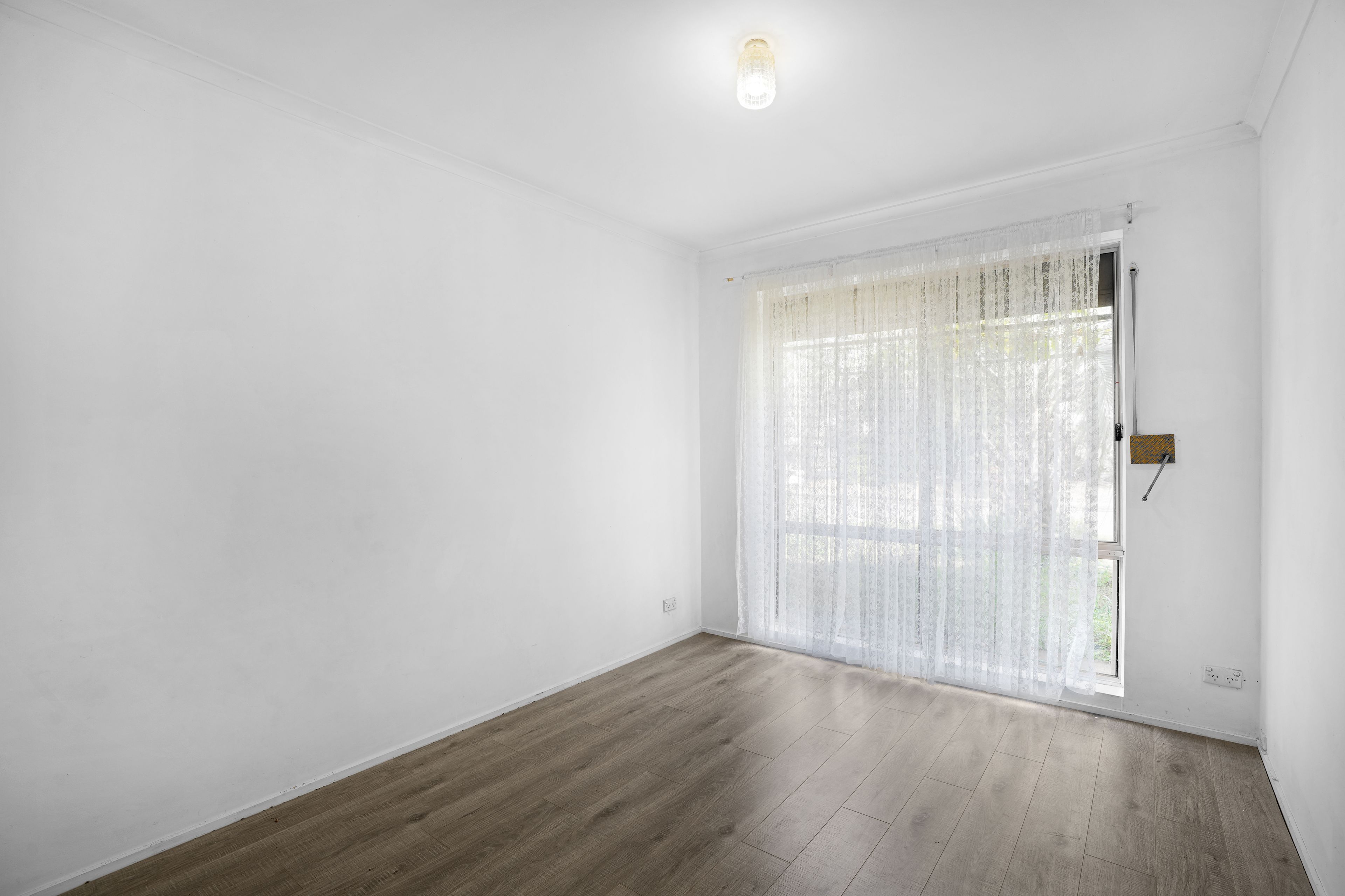 303 Kings Road — photo 10 of 12