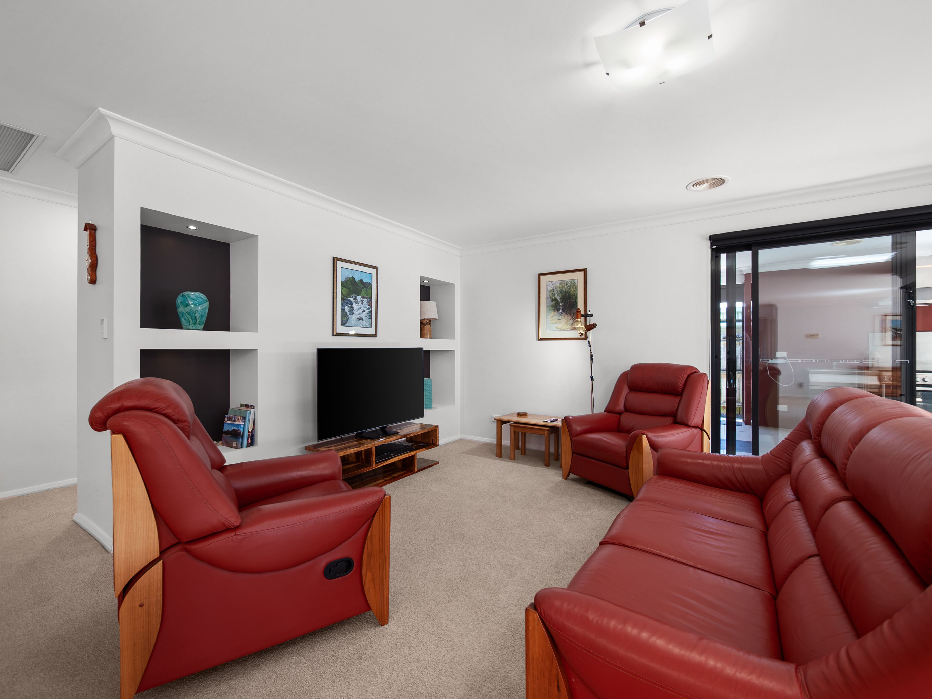 16 Isabelle Court — photo 9 of 27