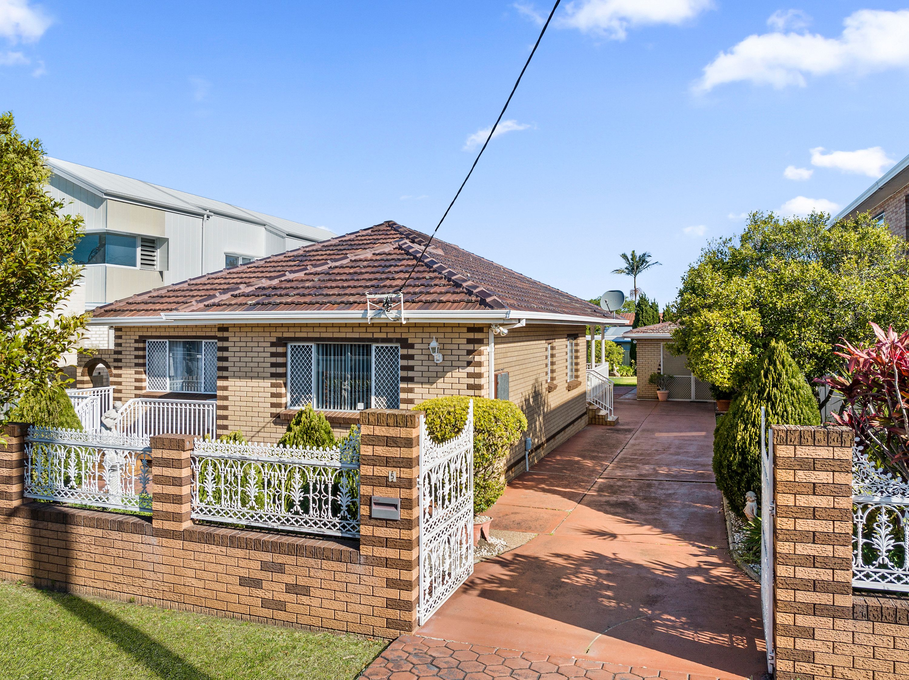 5 The Avenue — photo from Ray White Wollongong