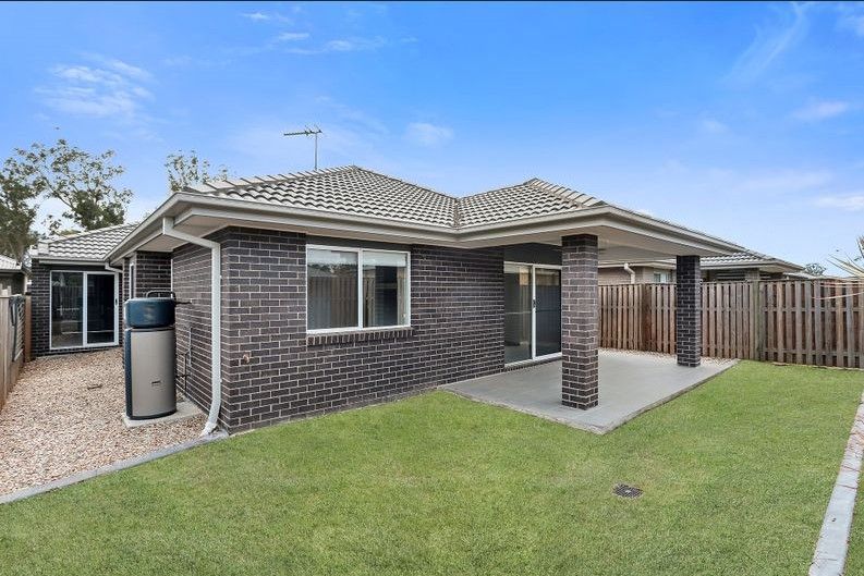 9 Frederick Place, Park Ridge, QLD 4125