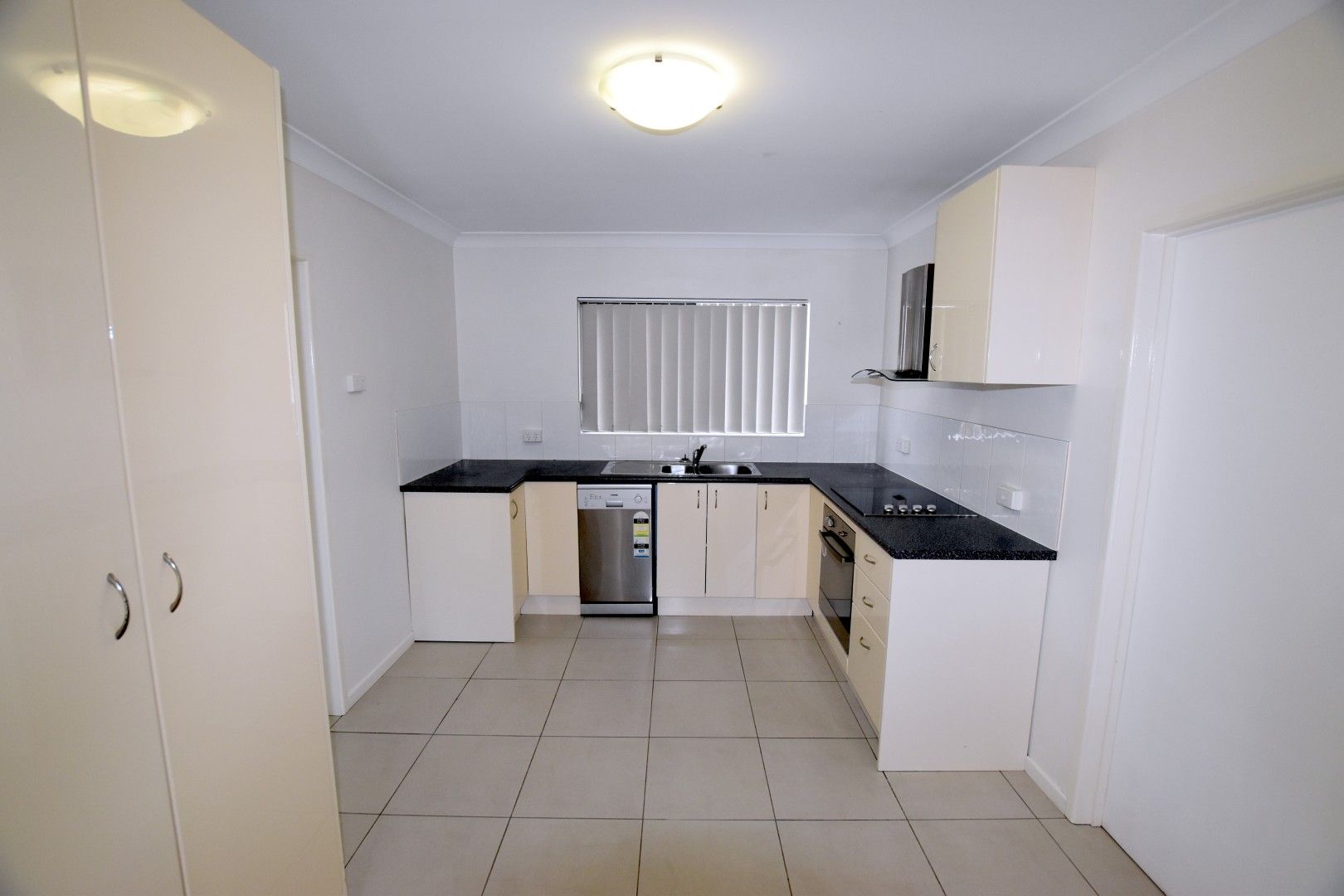 1/27 Mylne Street, West Gladstone, QLD 4680