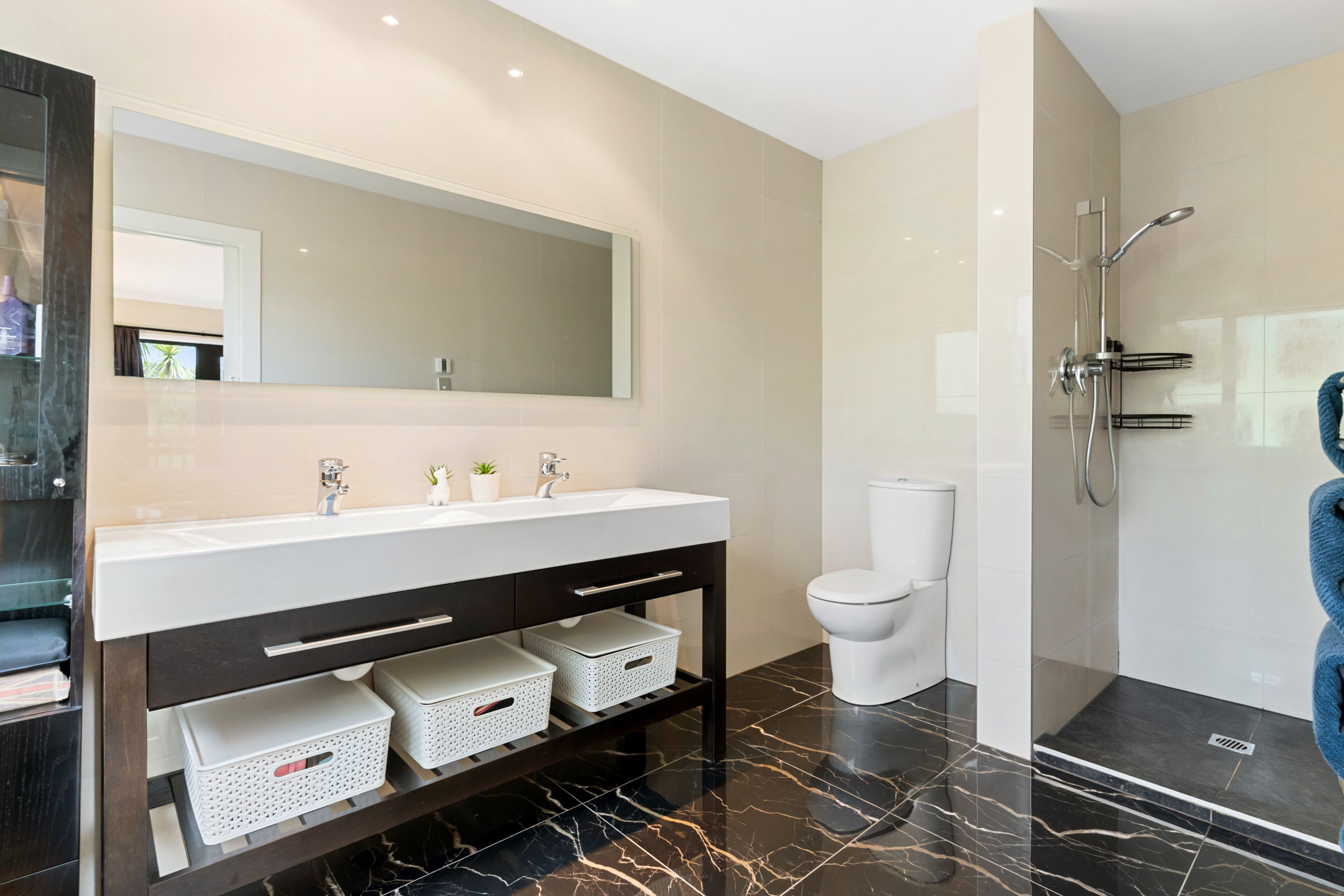 197 Forest Hill Road, Waiatarua, Waitakere City