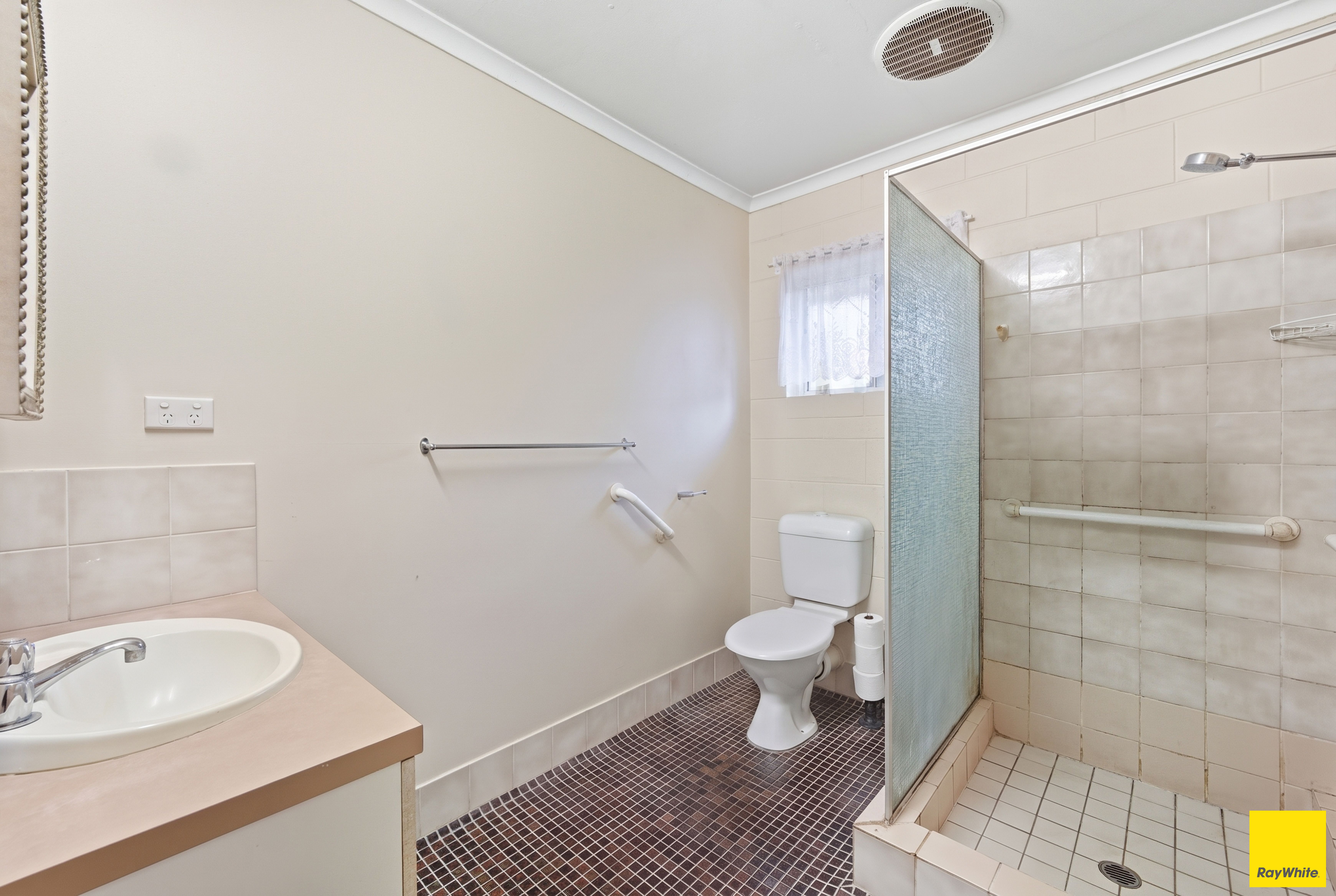 8/473-479 Mccoombe Street — photo 8 of 14