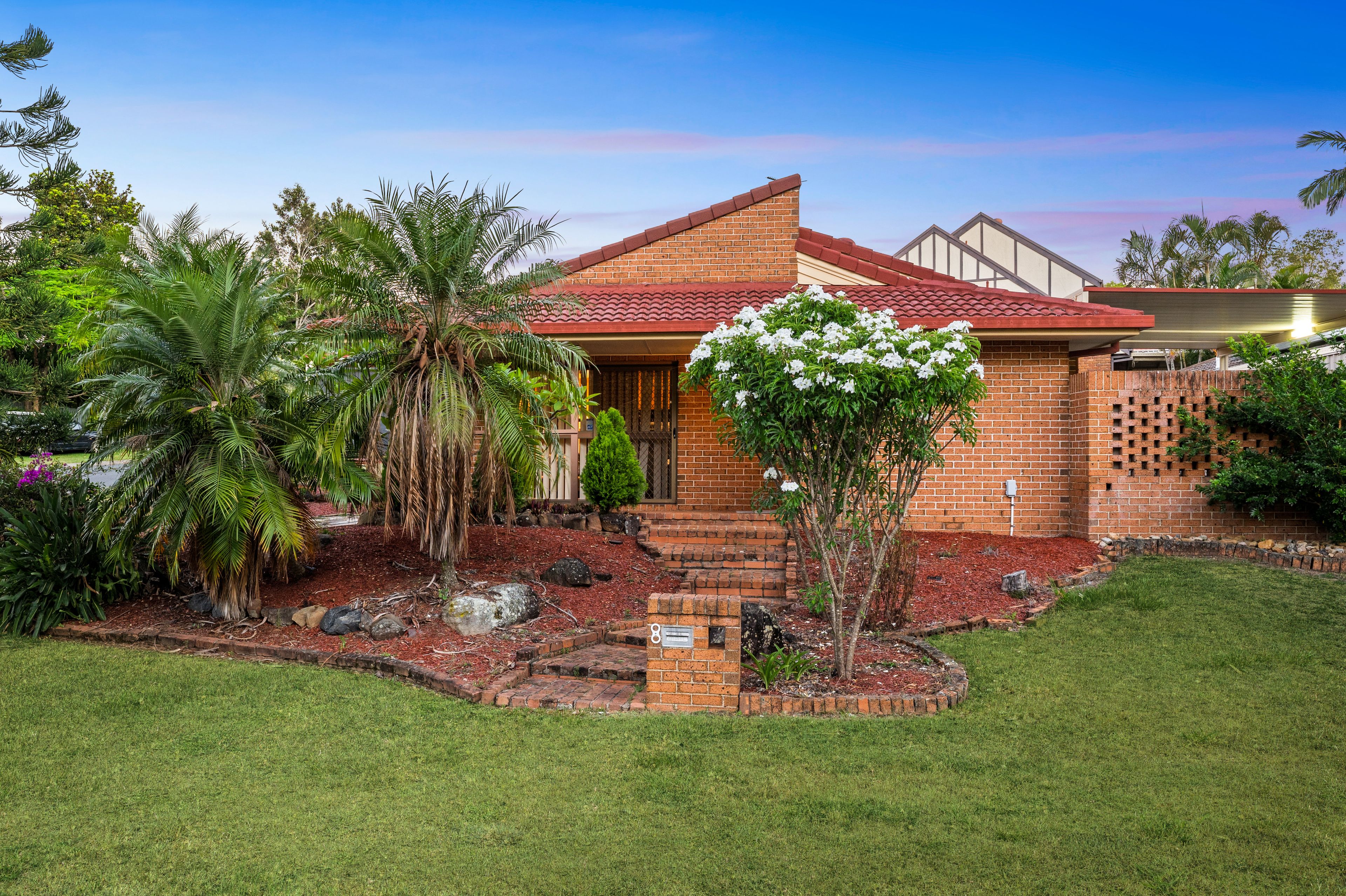 8 Plateau Drive, Springwood, QLD 4127