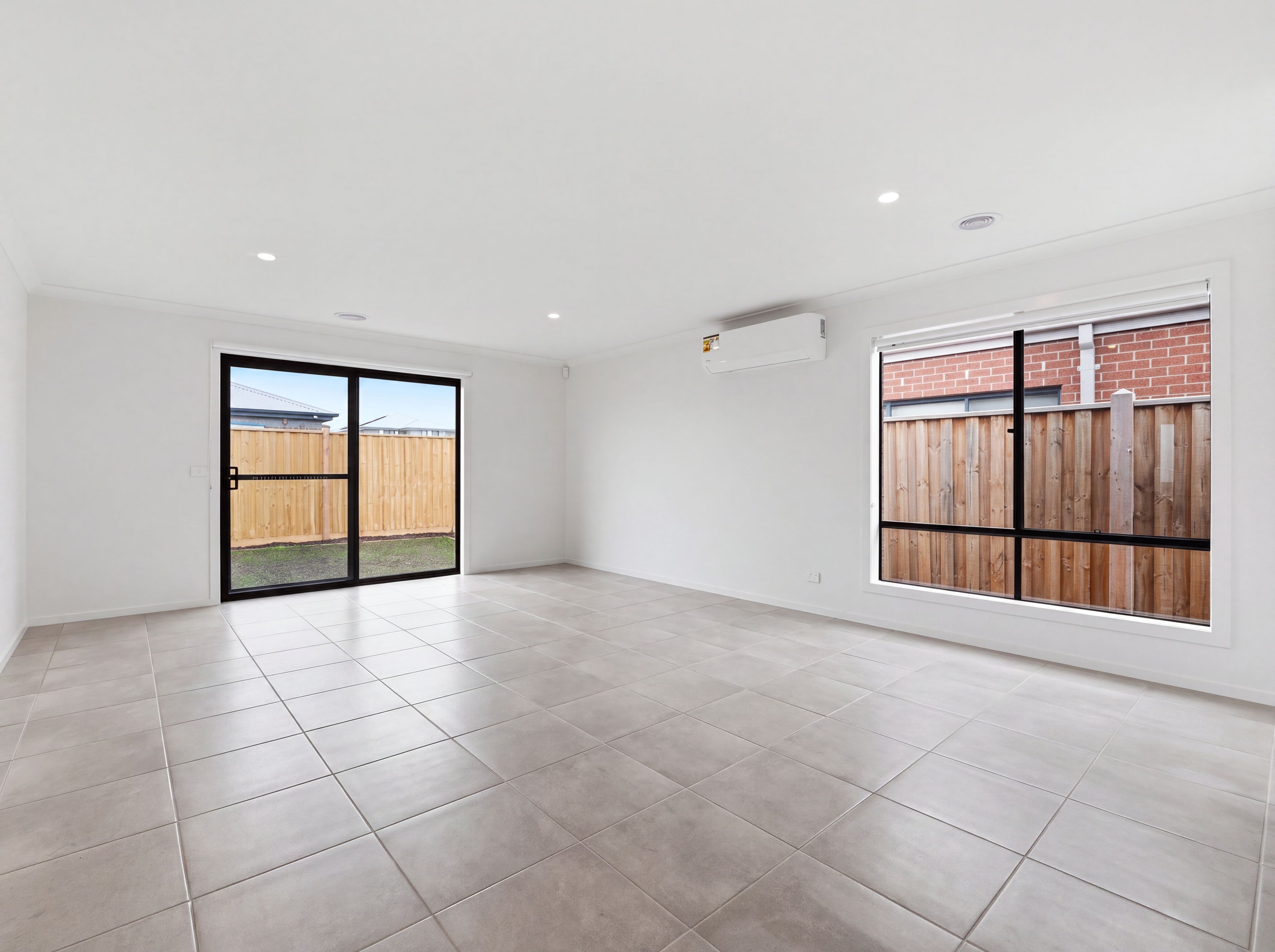 6 Basque Drive, THORNHILL PARK, VIC 3335