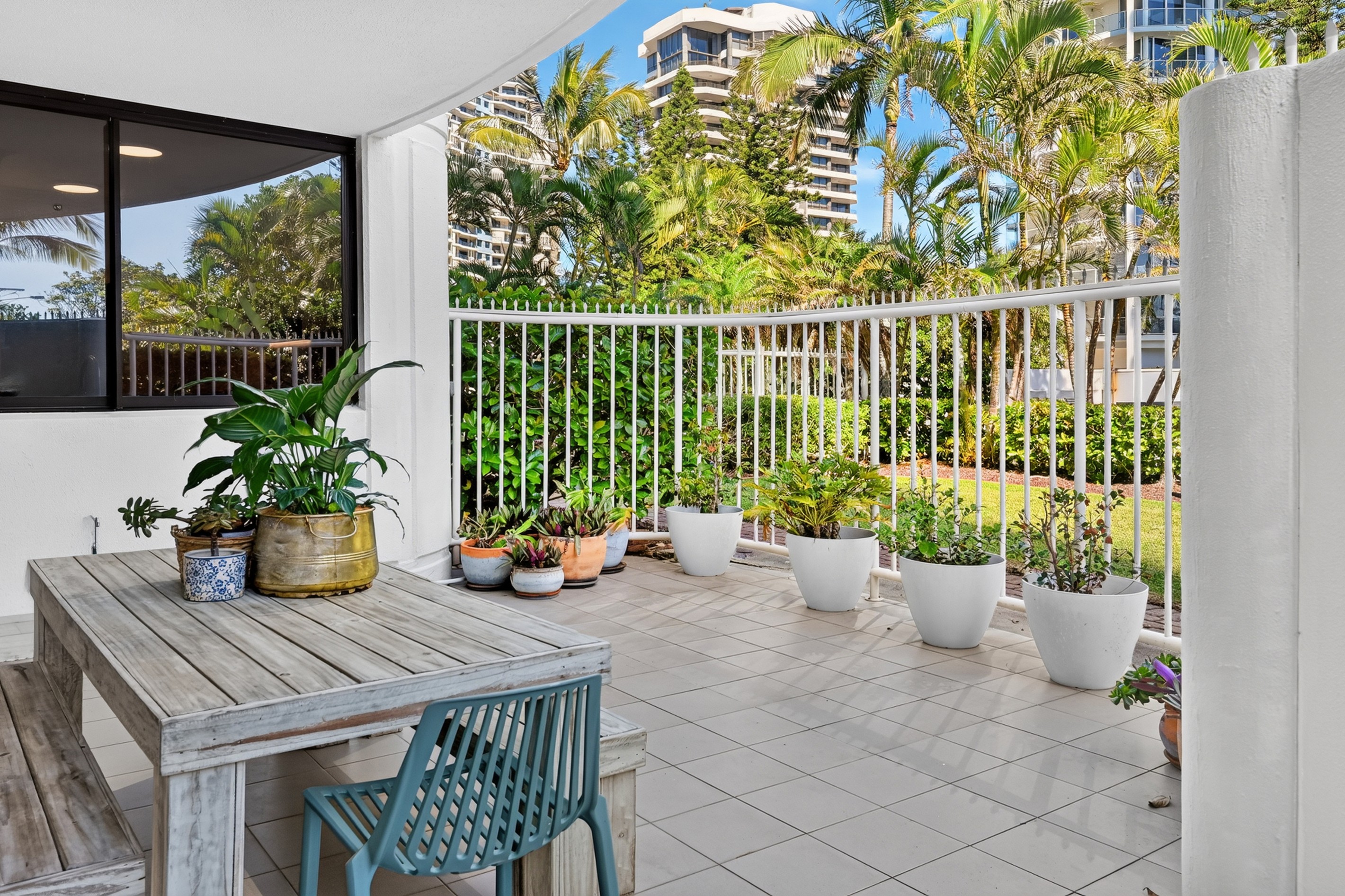 1/3 Cunningham Avenue, Main Beach, QLD 4217