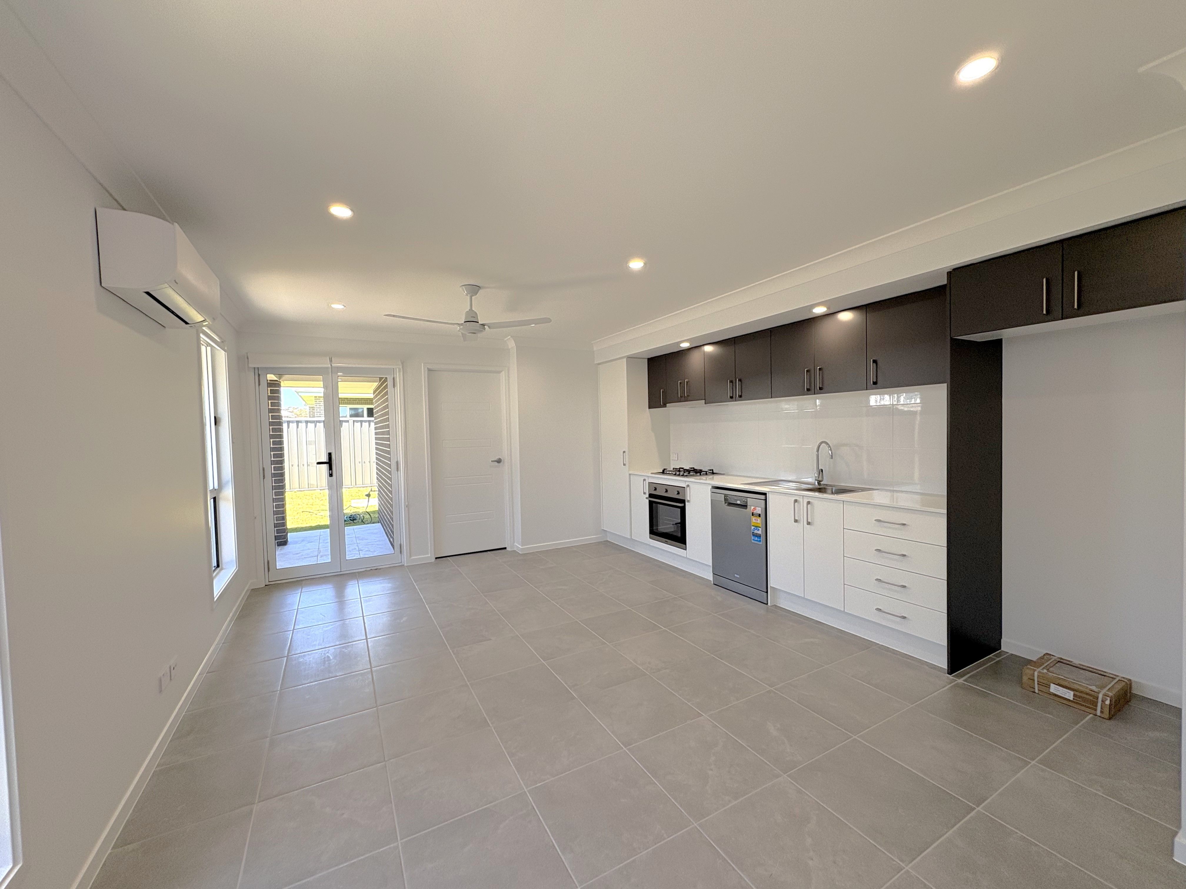 2/10 Linden Street — photo 4 of 12