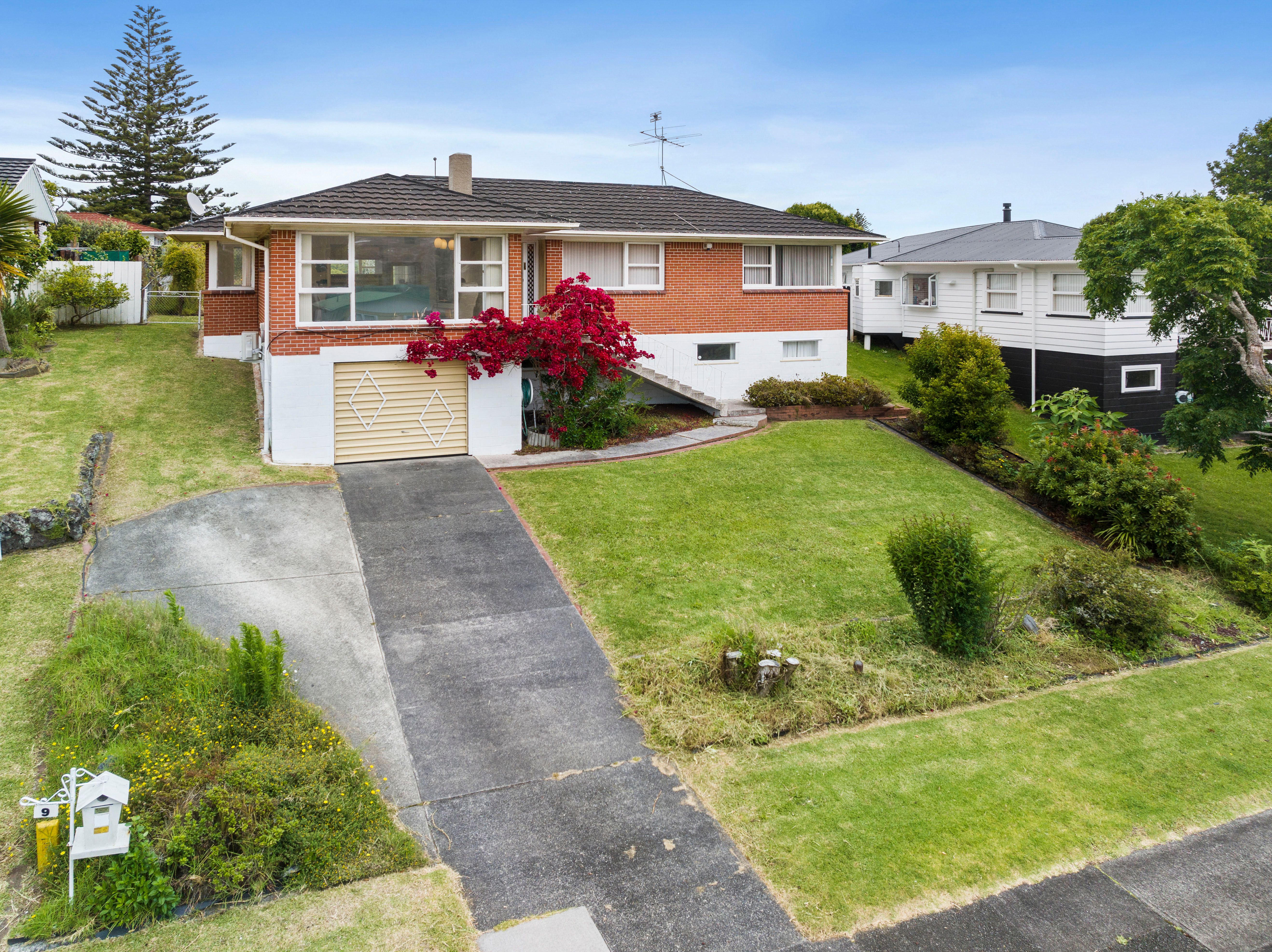 9 Lawrence Crescent, Hill Park, Manukau City