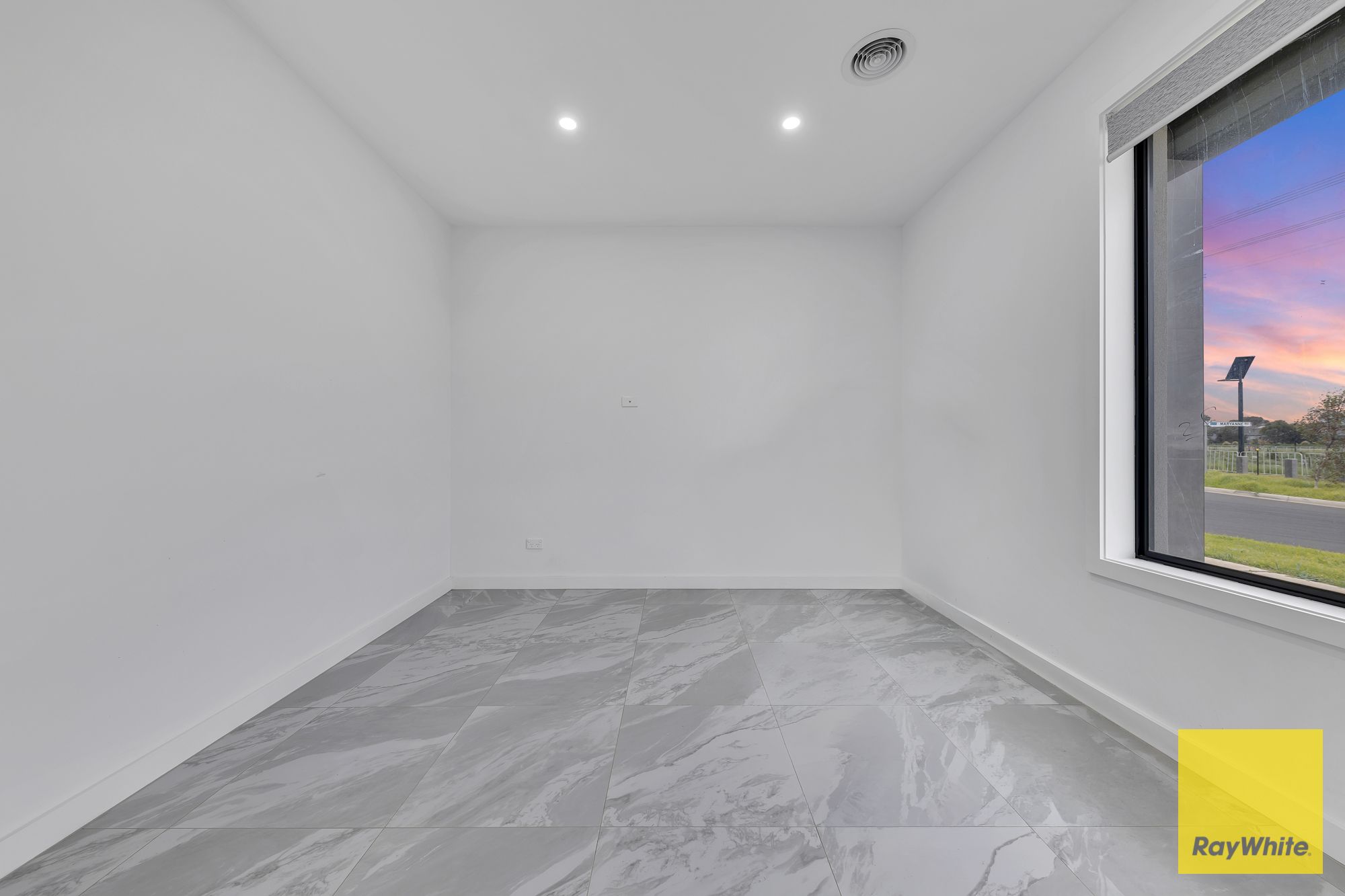 40 Maryanne Way — photo 11 of 30