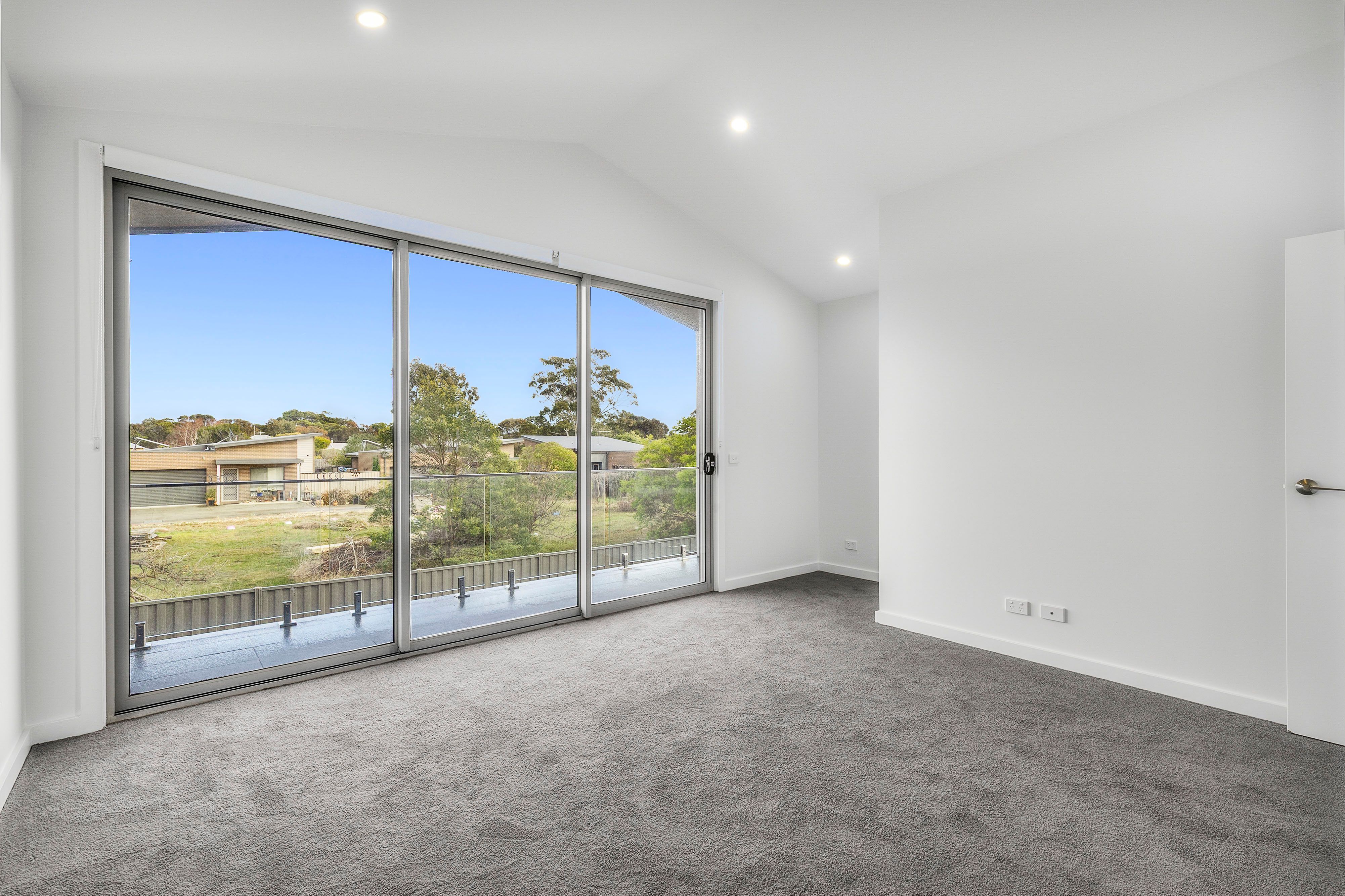 4/47 Leviens Road — photo 5 of 10