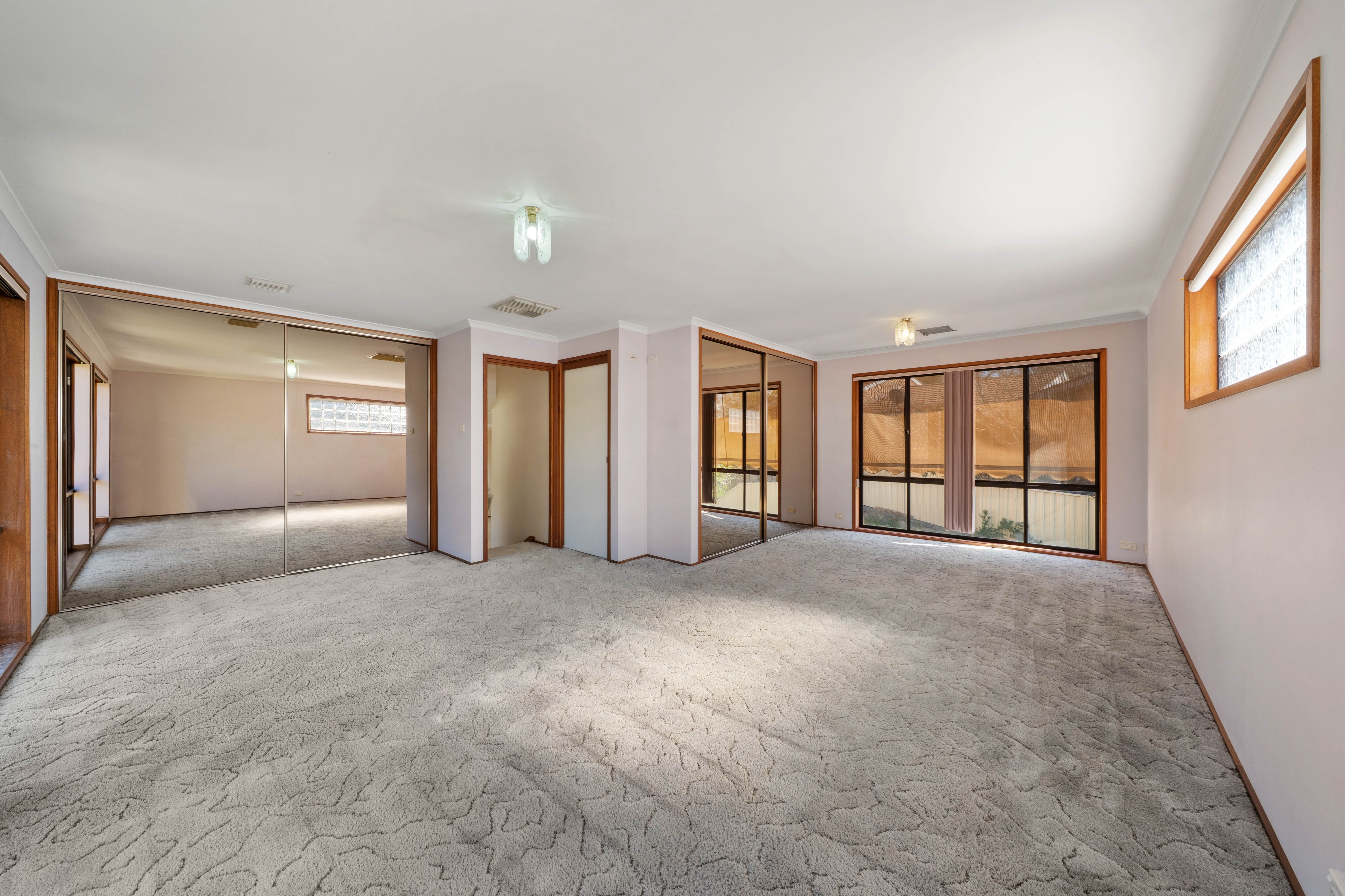 60 Vonwiller Crescent — photo 12 of 25