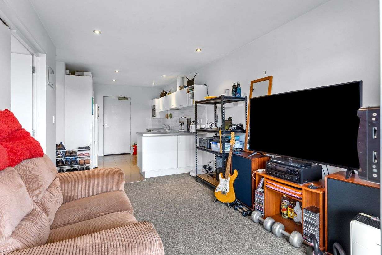 B14/71 Spencer Road photo 3