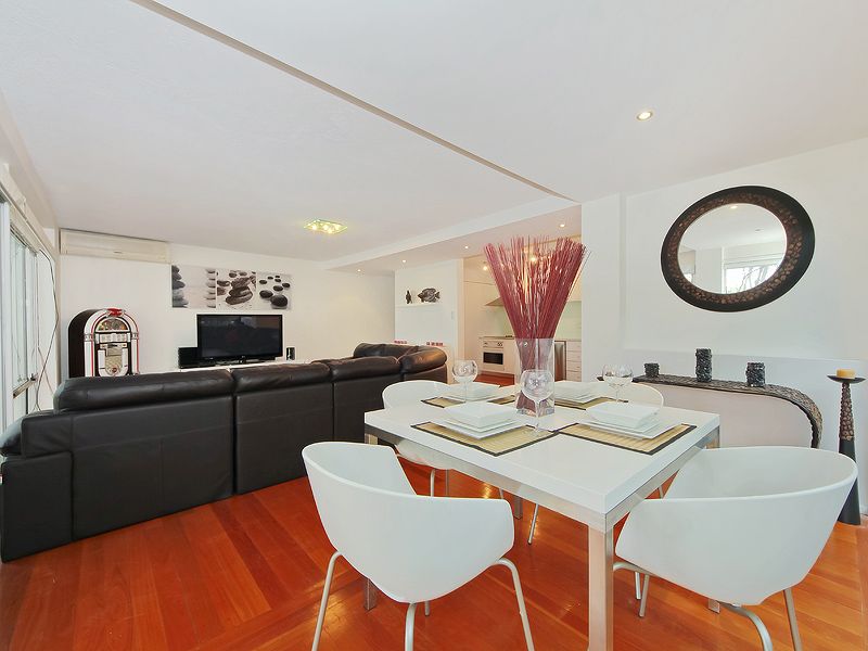 1/8 Enderley Avenue, Surfers Paradise, QLD 4217