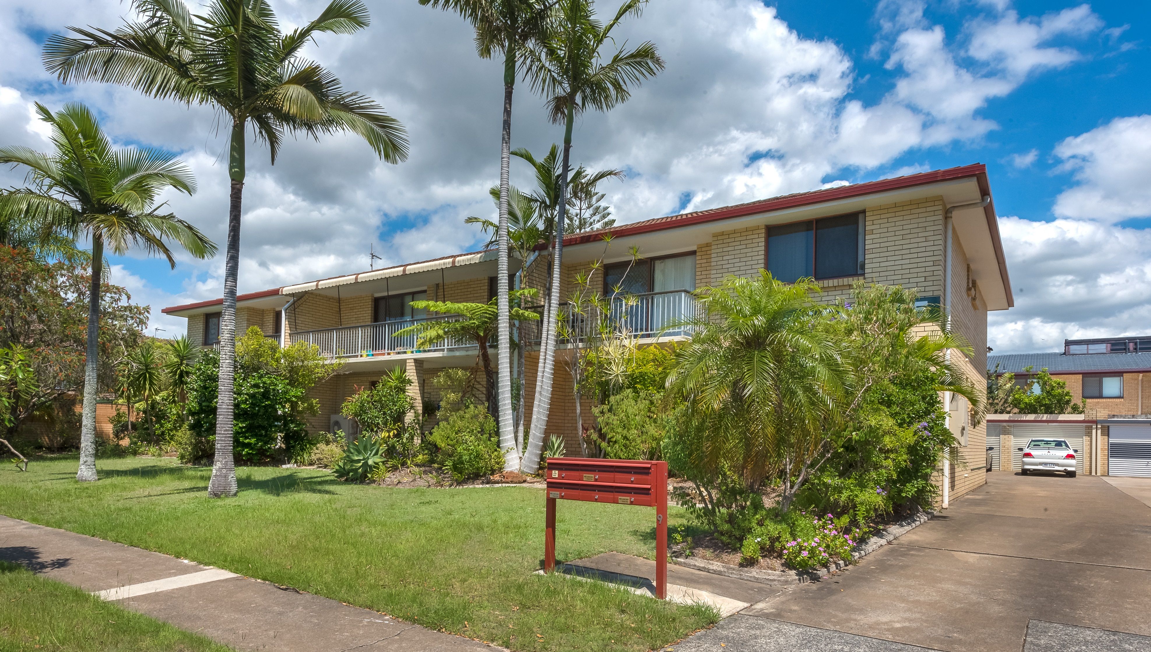 9 Duet Drive, Mermaid Waters QLD 4218