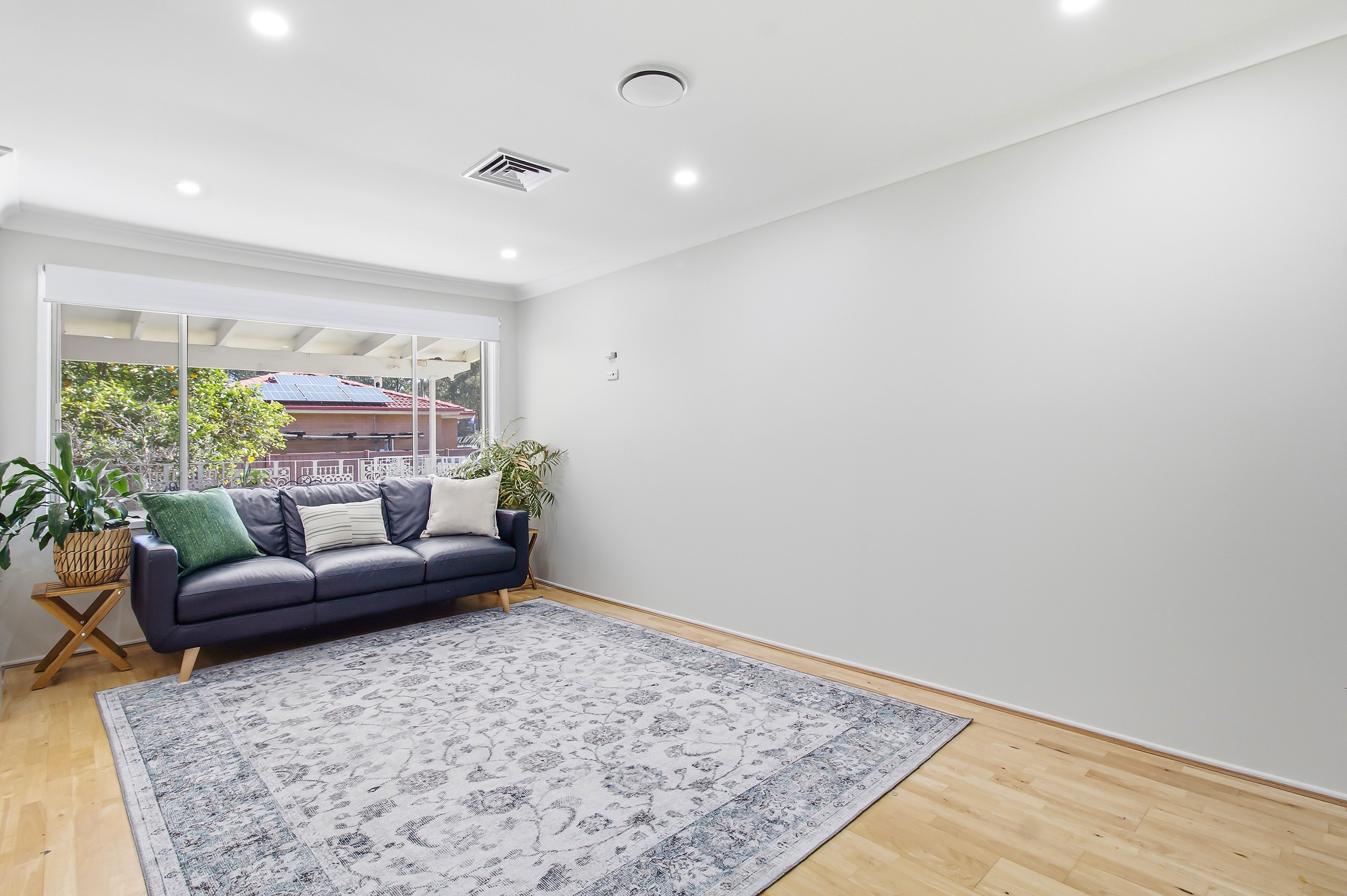 31 Elwood Crescent — photo 4 of 13