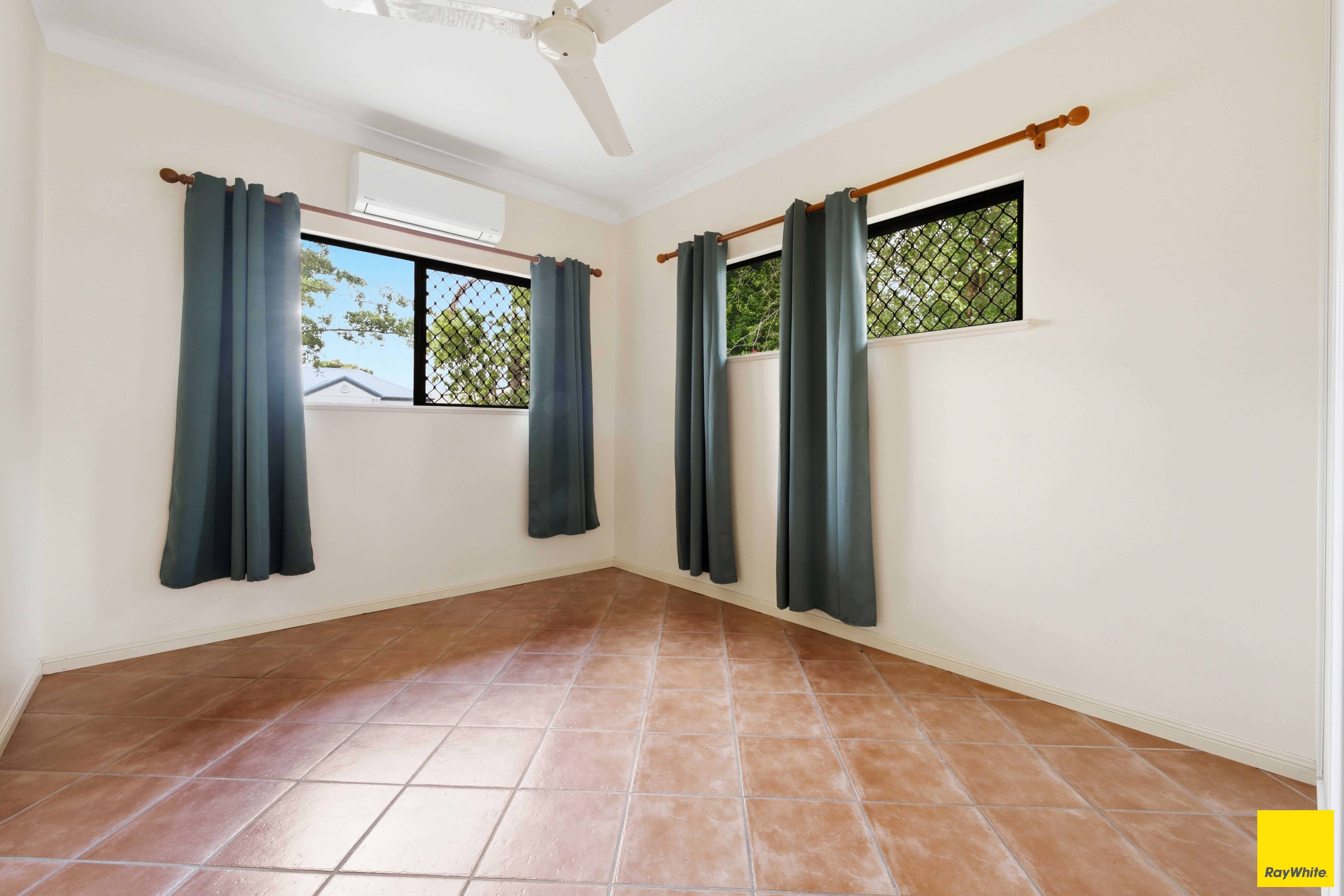 1 Kurrimine Close — photo 12 of 21