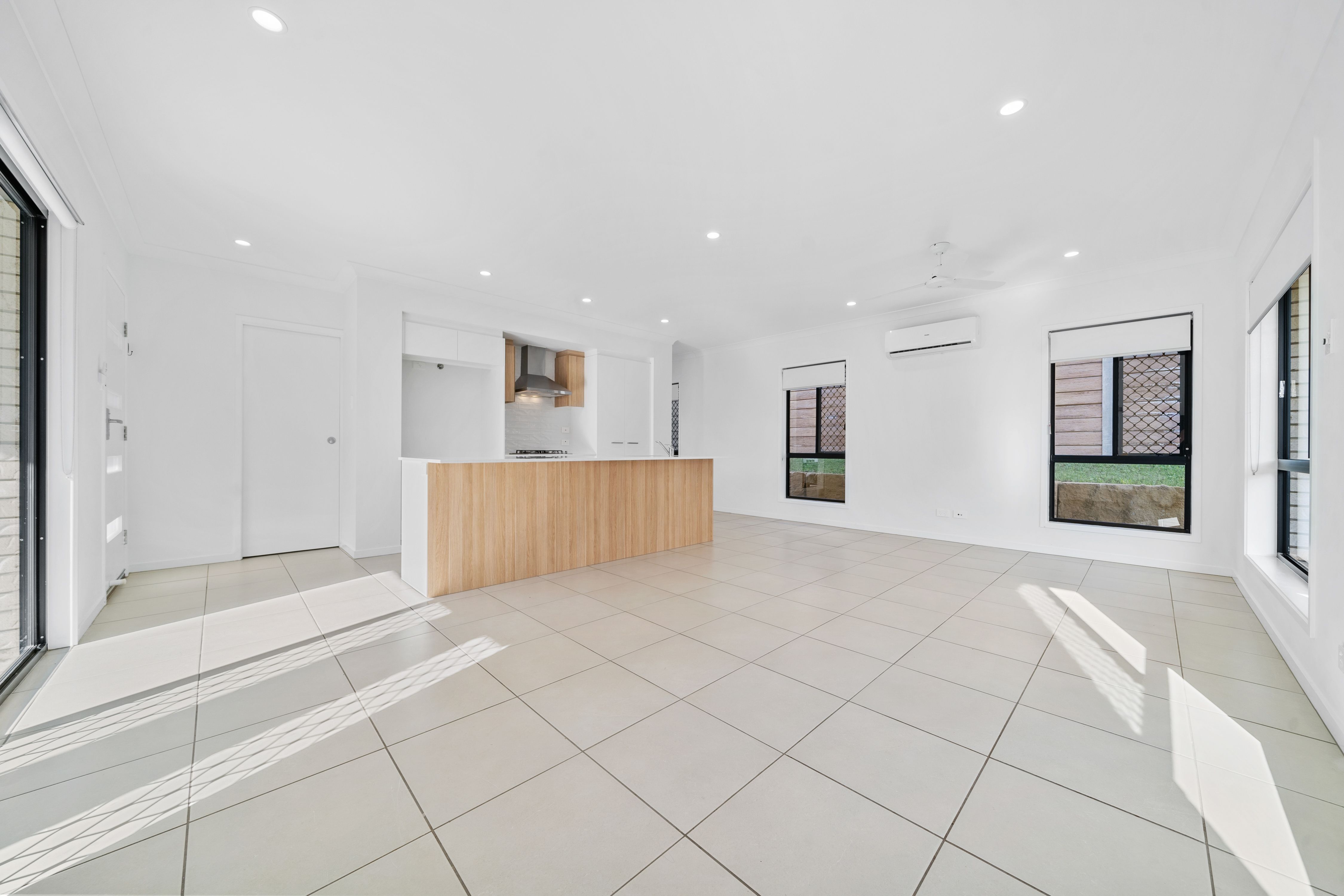 18A Hillside Crescent, Edens Landing, QLD 4207